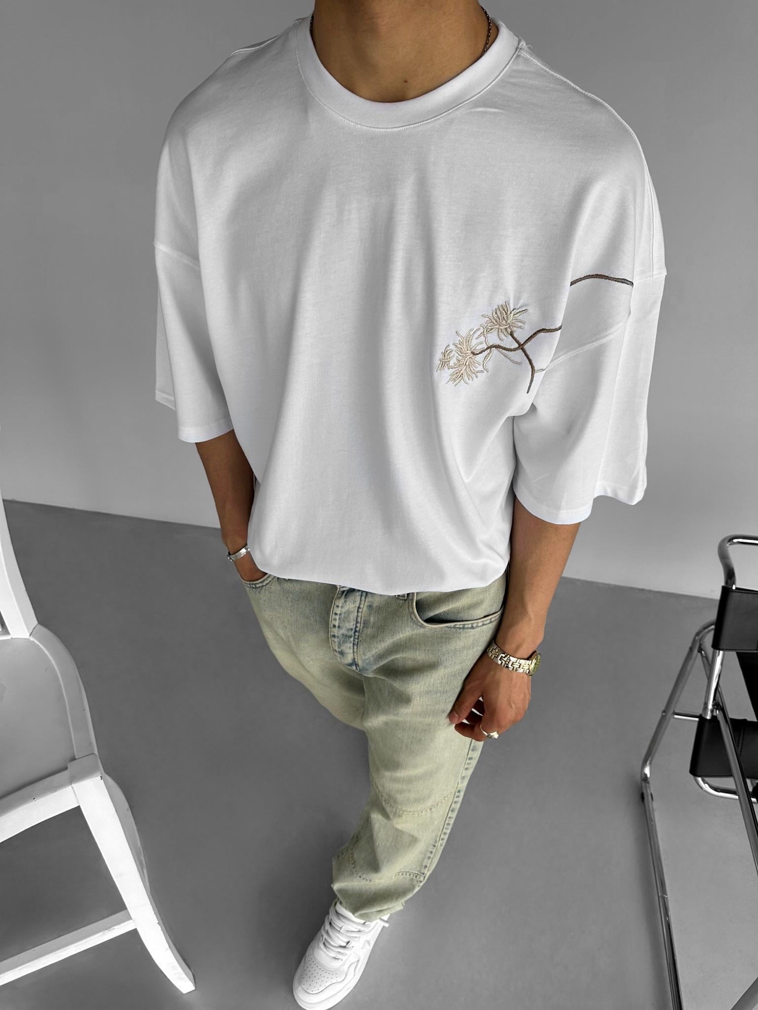 Oversize Nakışlı Tasarım T-Shirt Beyaz