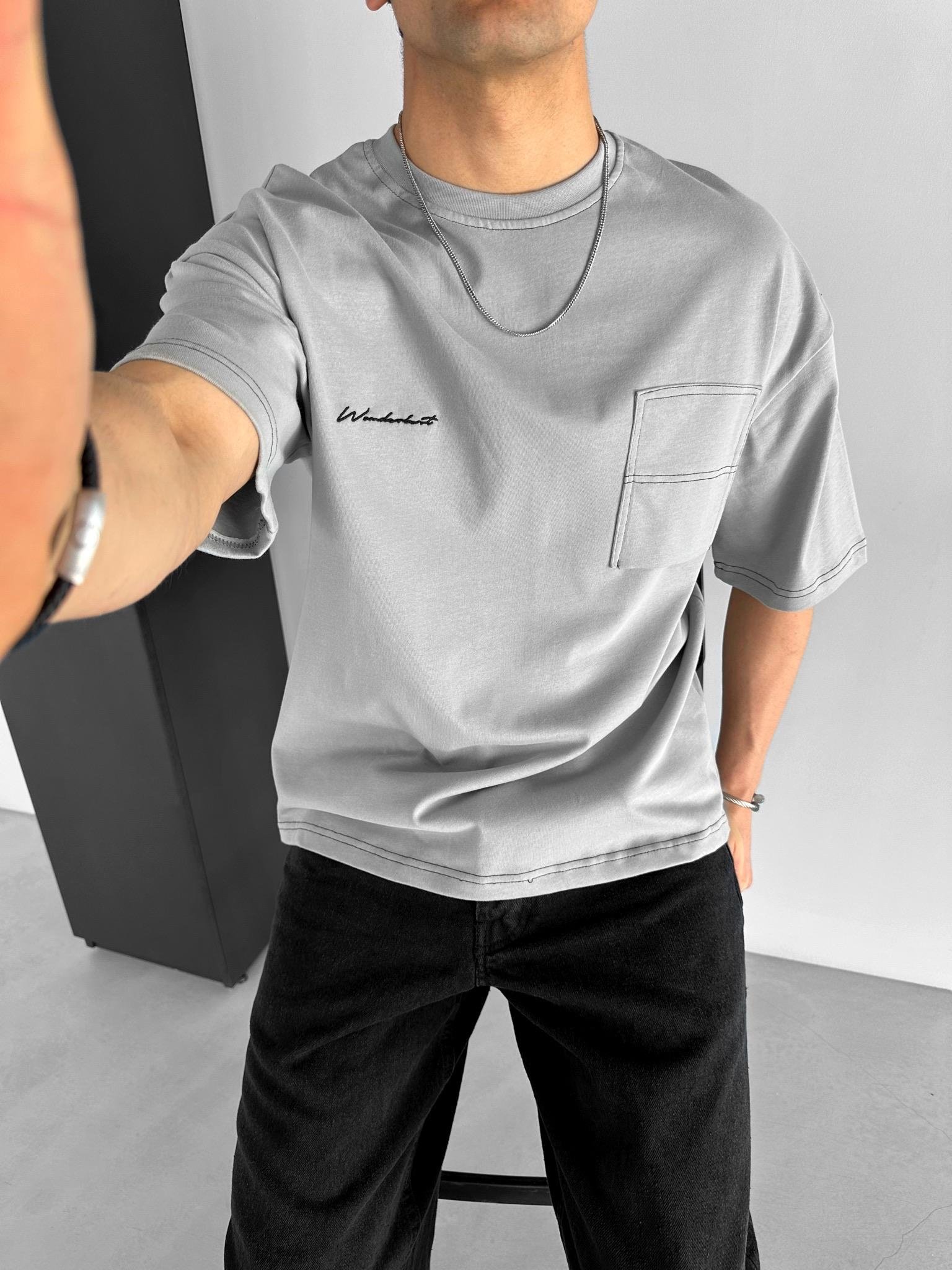 Oversize Nakışlı Ters Cep Detaylı T-Shirt Gri