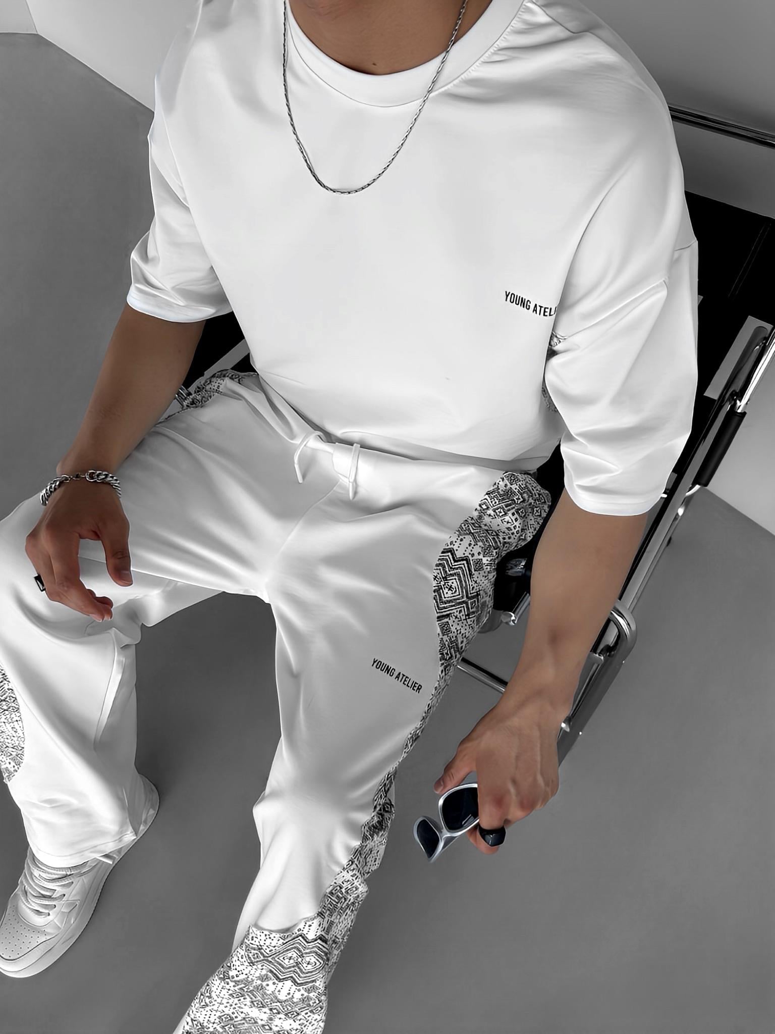 Oversize 'Young Ateiler' Desenli Pamuklu T-Shirt Beyaz