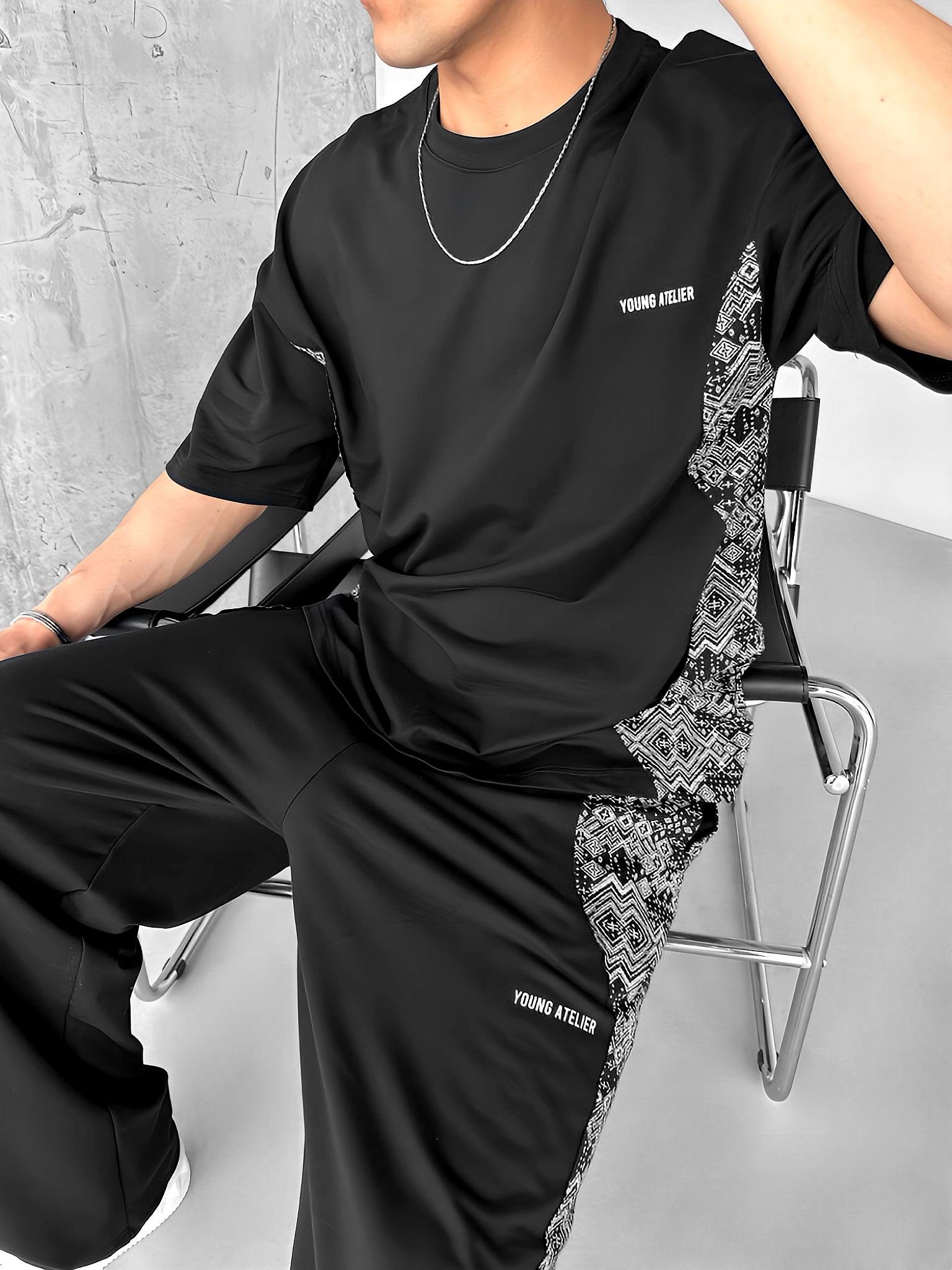 Oversize 'Young Ateiler' Desenli Pamuklu T-Shirt Siyah
