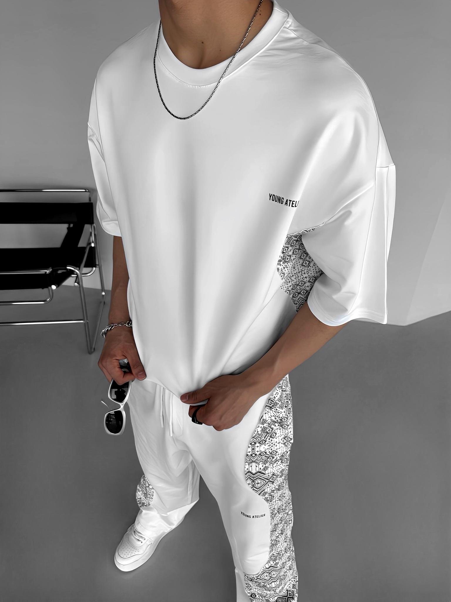 Oversize 'Young Ateiler' Desenli Pamuklu T-Shirt Beyaz