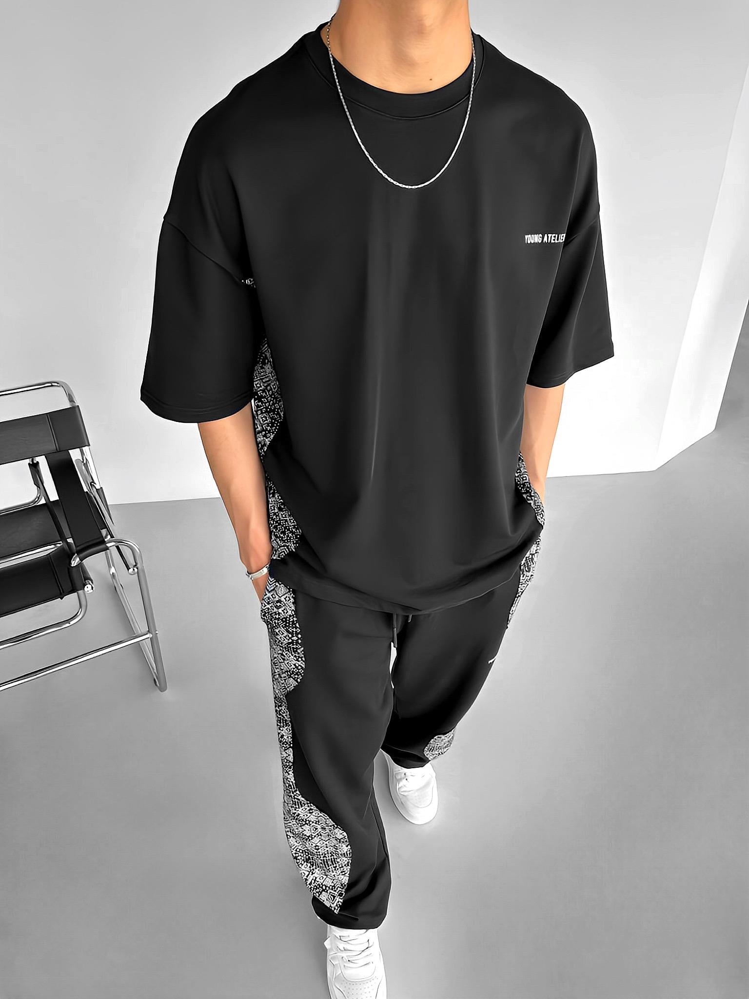 Oversize 'Young Ateiler' Desenli Pamuklu T-Shirt Siyah