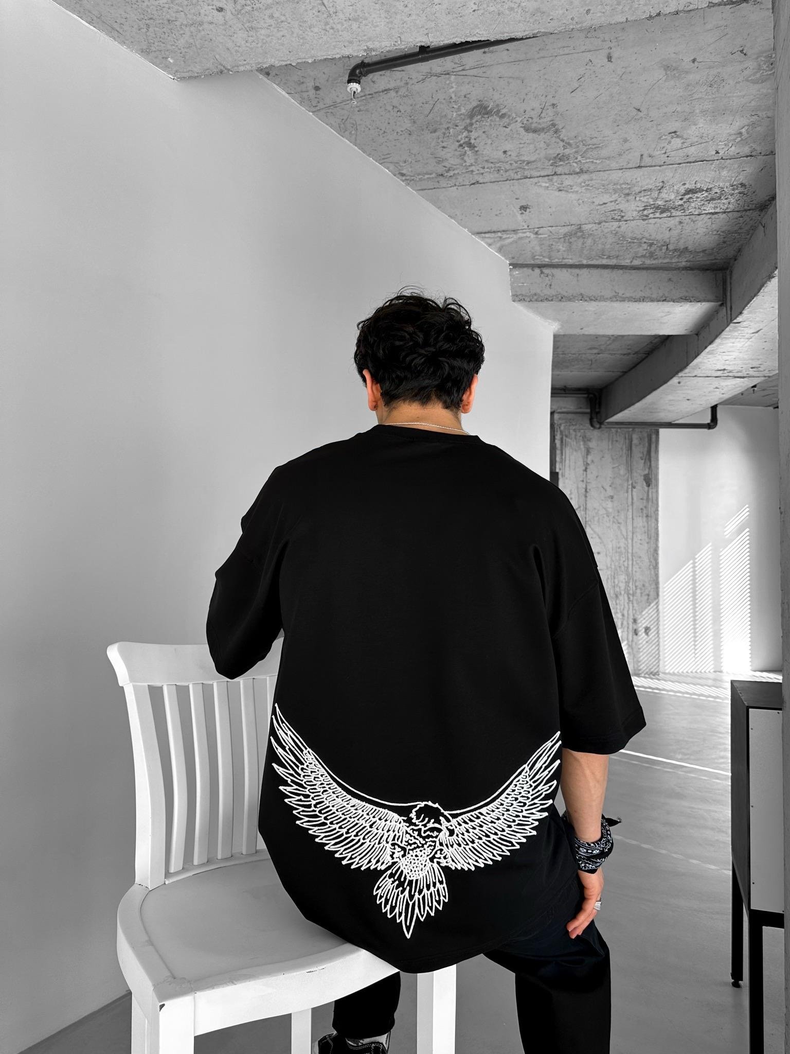 Oversize Yuvarlak Yaka Nakışlı T-Shirt Siyah