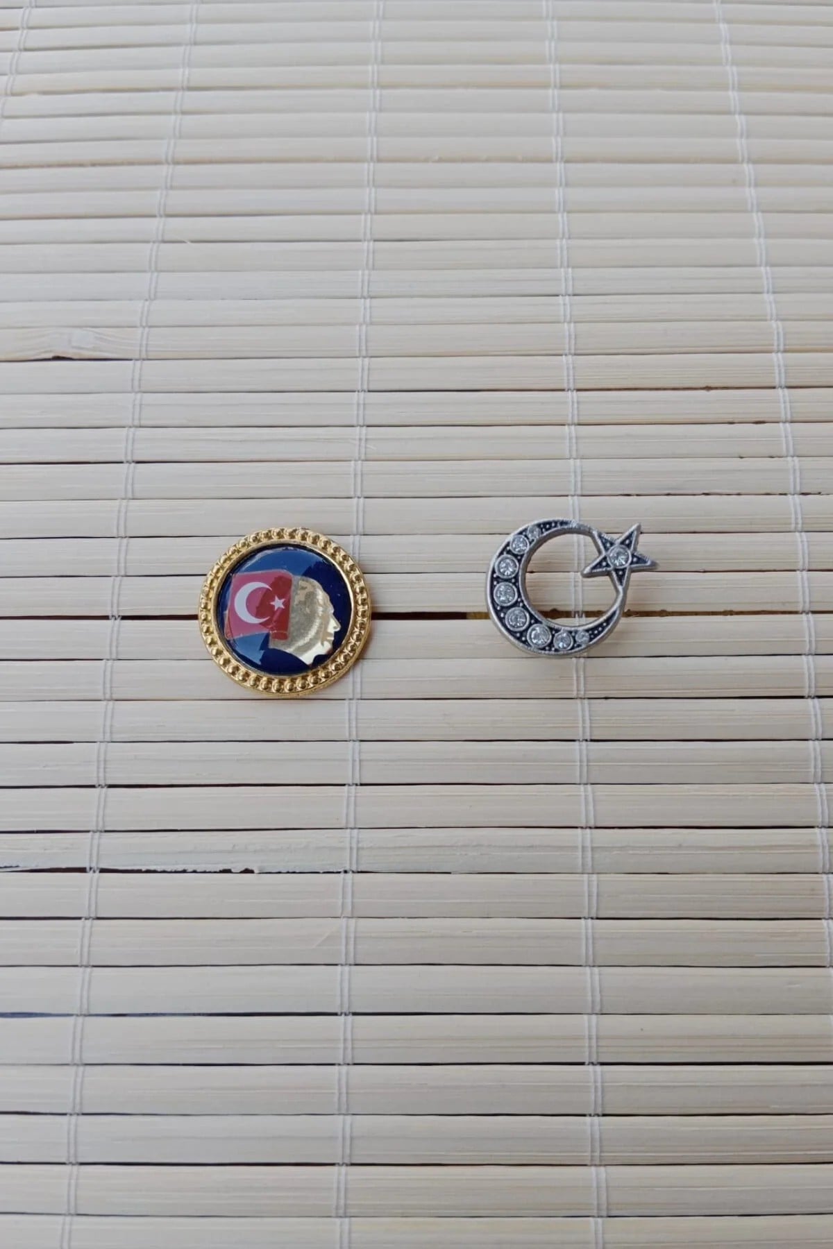 2 Adet Ata Rozeti Beyaz Tasli Ayyildiz Sarrafiyeli Taki Ceket Yaka İgnesi Yaka Rozeti