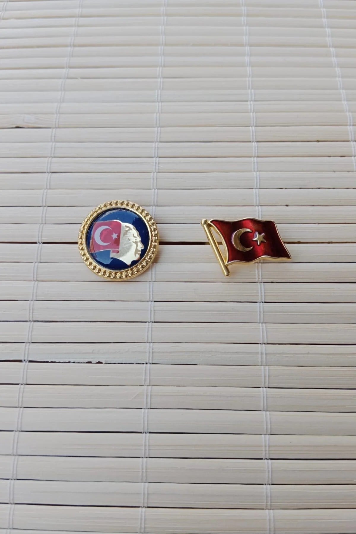2 Adet Ata Rozeti Dalgalanan Bayrak Sarrafiyeli Taki Ceket Yaka İgnesi Yaka Rozeti