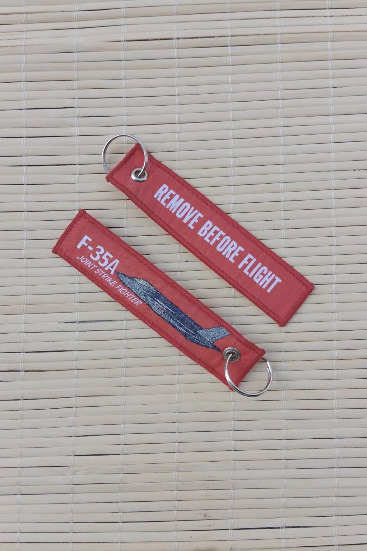 2 Adet F-35a Remove Before Flight Yazili Kirmizi Beyaz Nakis İslemeli Bez Anahtarlik