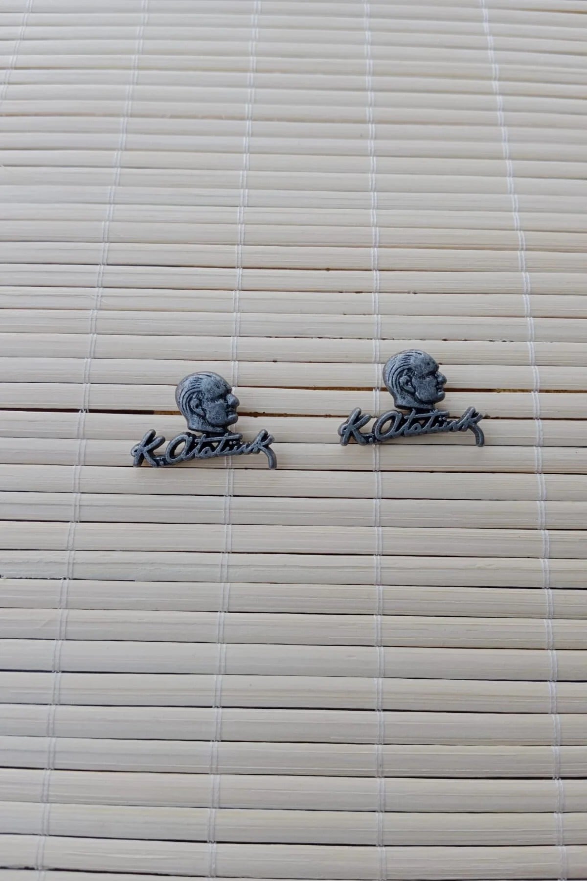 2 Adet Siyah Ataturk Siluetli İmzali Sarrafiyeli Taki Ceket Yaka İgnesi Yaka Rozeti