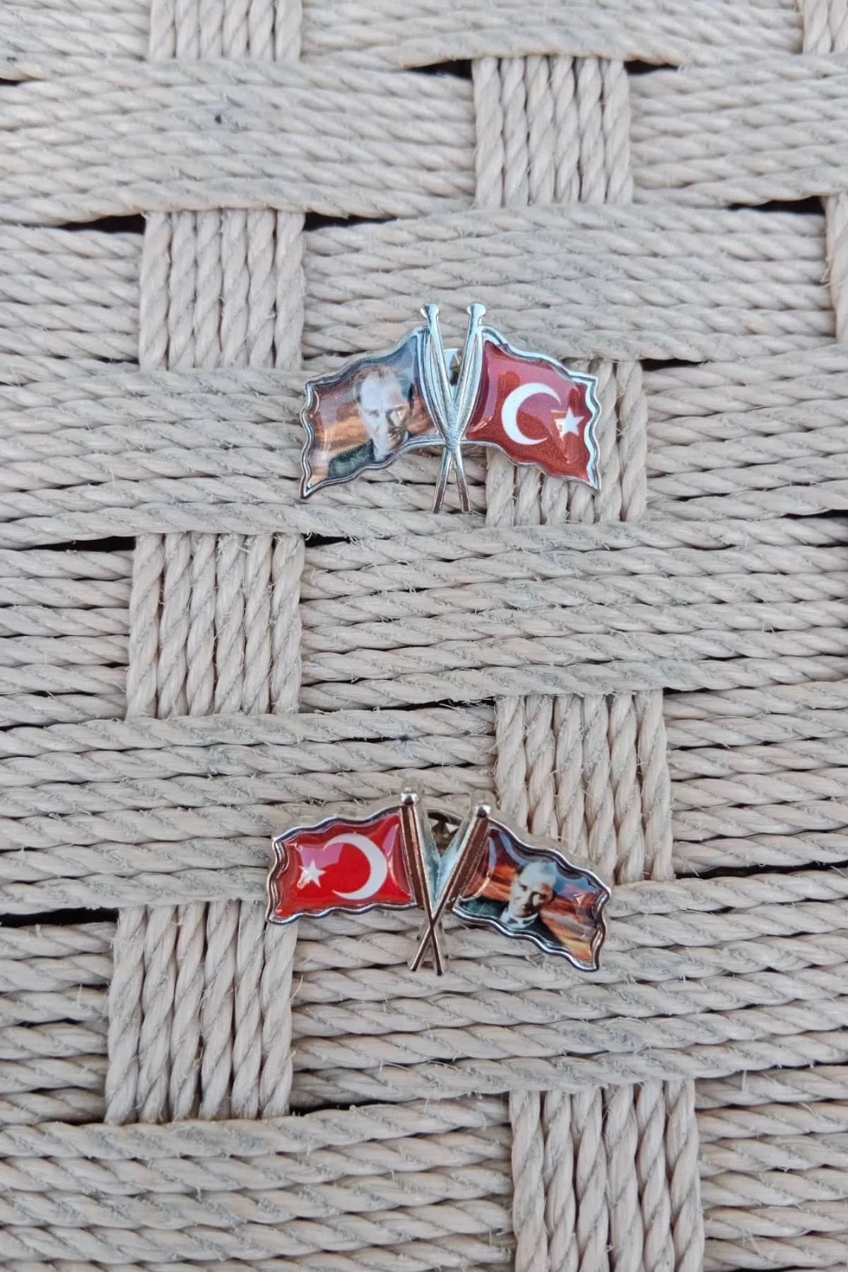 Ataturk Resimli Dalgalanan Bayrak Ceket Yaka İgnesi Yaka Rozet