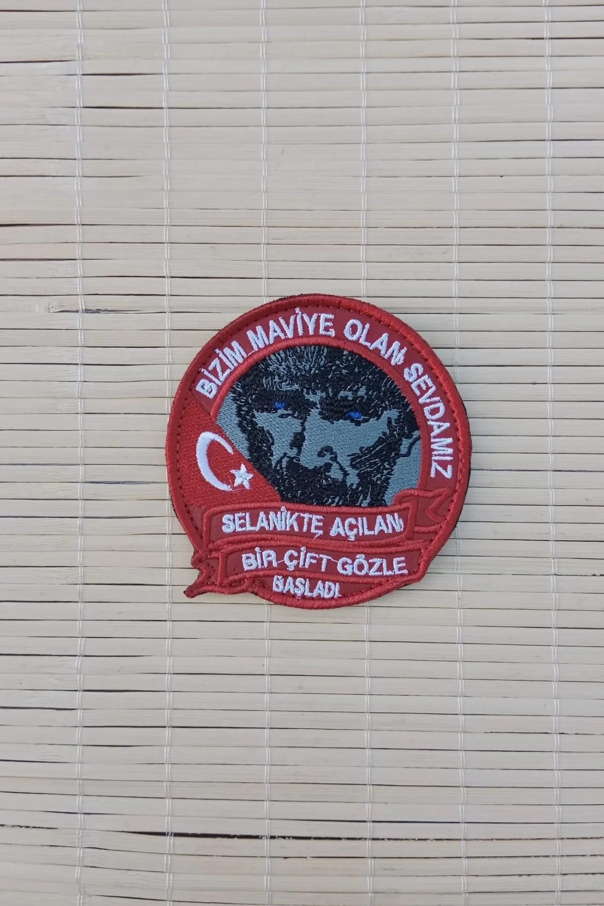 Ataturk Resimli Kirmizi Zemin Nakis İslemeli Bizim Maviye Olan Sevdamiz Arma Patch Pec