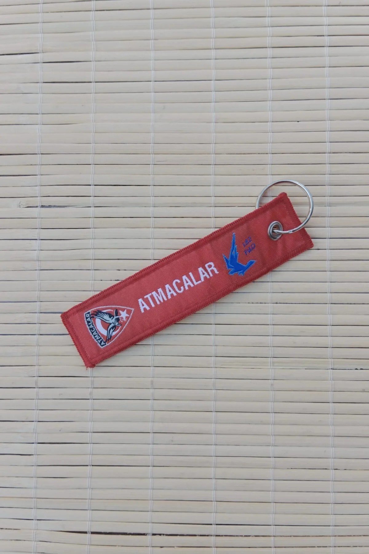 Atmacalar Yazili Kirmizi Beyaz Nakis İslemeli Bez Anahtarlik
