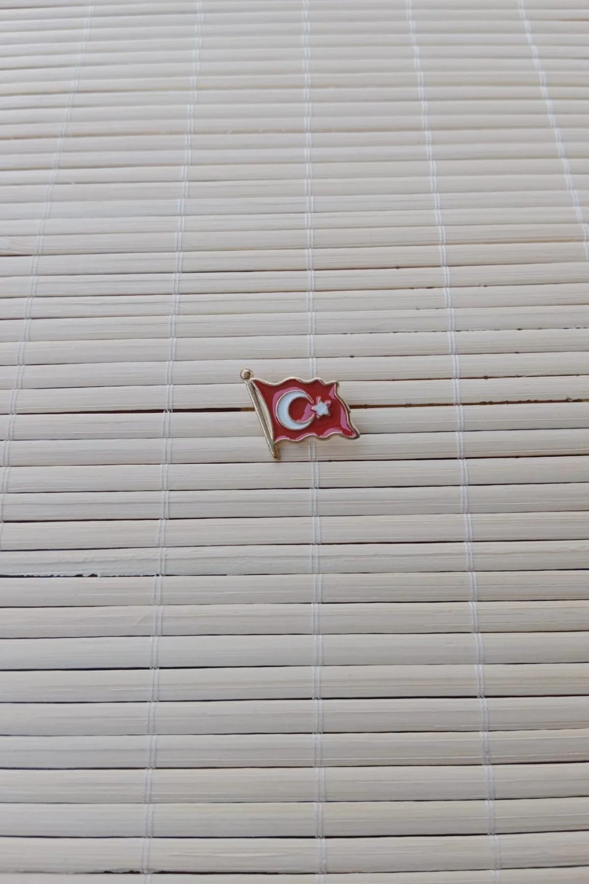 Dalgalanan Bayrak Ceket Yaka İgnesi Yaka Rozeti
