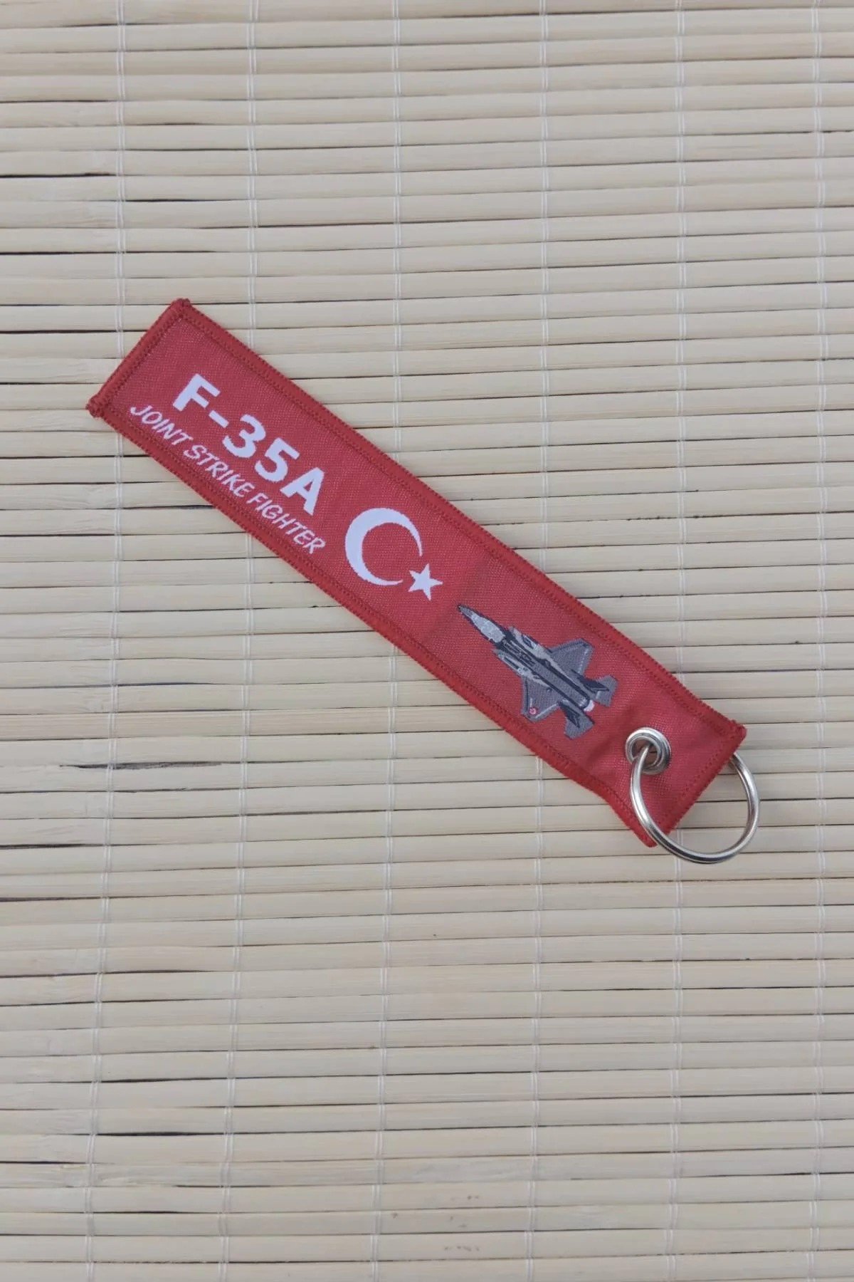 F-35a Remove Before Flight Joint Strike Fighter Yazili Kirmizi Beyaz Nakis İslemeli Bez Anahtarlik