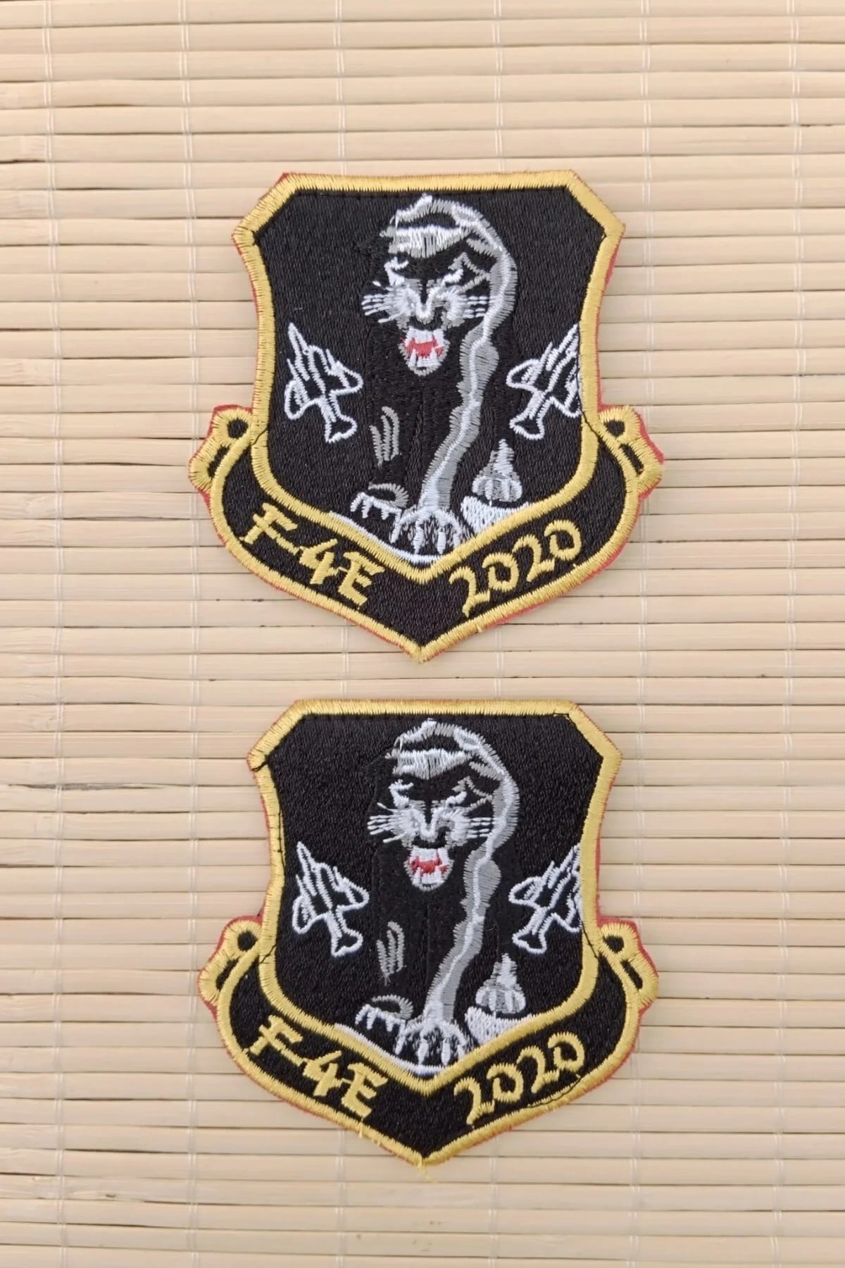 F 4e 2020 Yazili Ucak Ve Kaplan Logolu Siyah Zemin Nakis İslemeli Arma Pec Patch