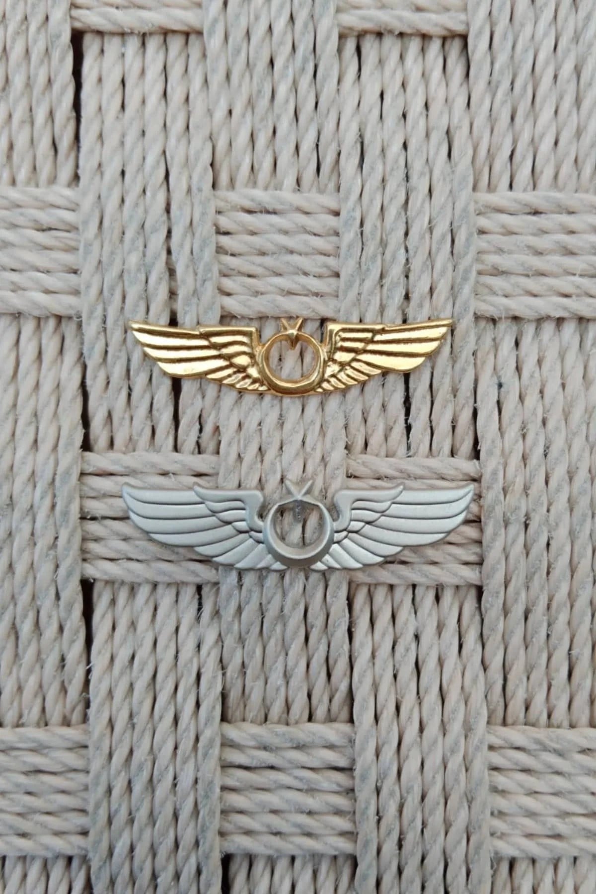 Hava Kuvvetleri Sari Ve Beyaz Renkli Hava Pilot Kucuk Metal Gogus Brovesi
