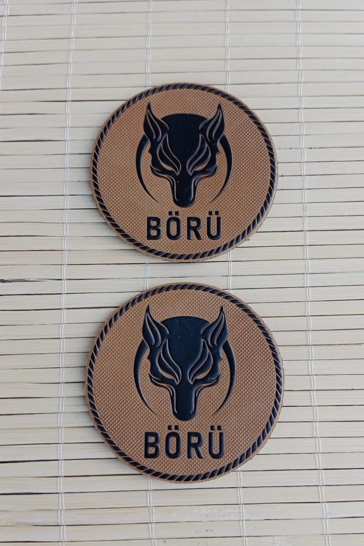 Kahverengi Zemin Siyah İslemeli Boru Yazili Kurtbasli Arma Patch Pec