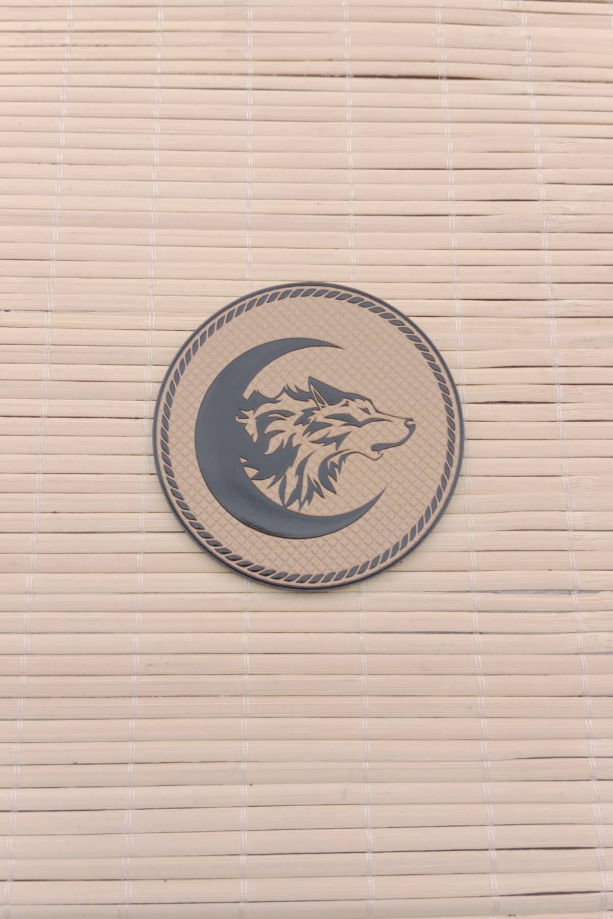 Kahverengi Zemin Siyah İslemeli Kurtbasli Gogus Pec Arma Patch
