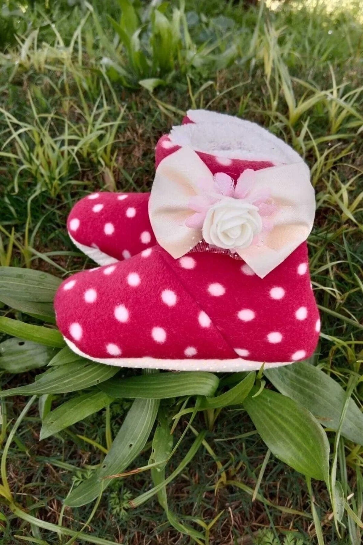 Kirmizi Renkli Fiyonklu Cicekli Beyaz Gul Modeli İci Pamuklu Organik Hafif Taban Ortopedik Cocuk Bebek İlkadim Patik Panduf