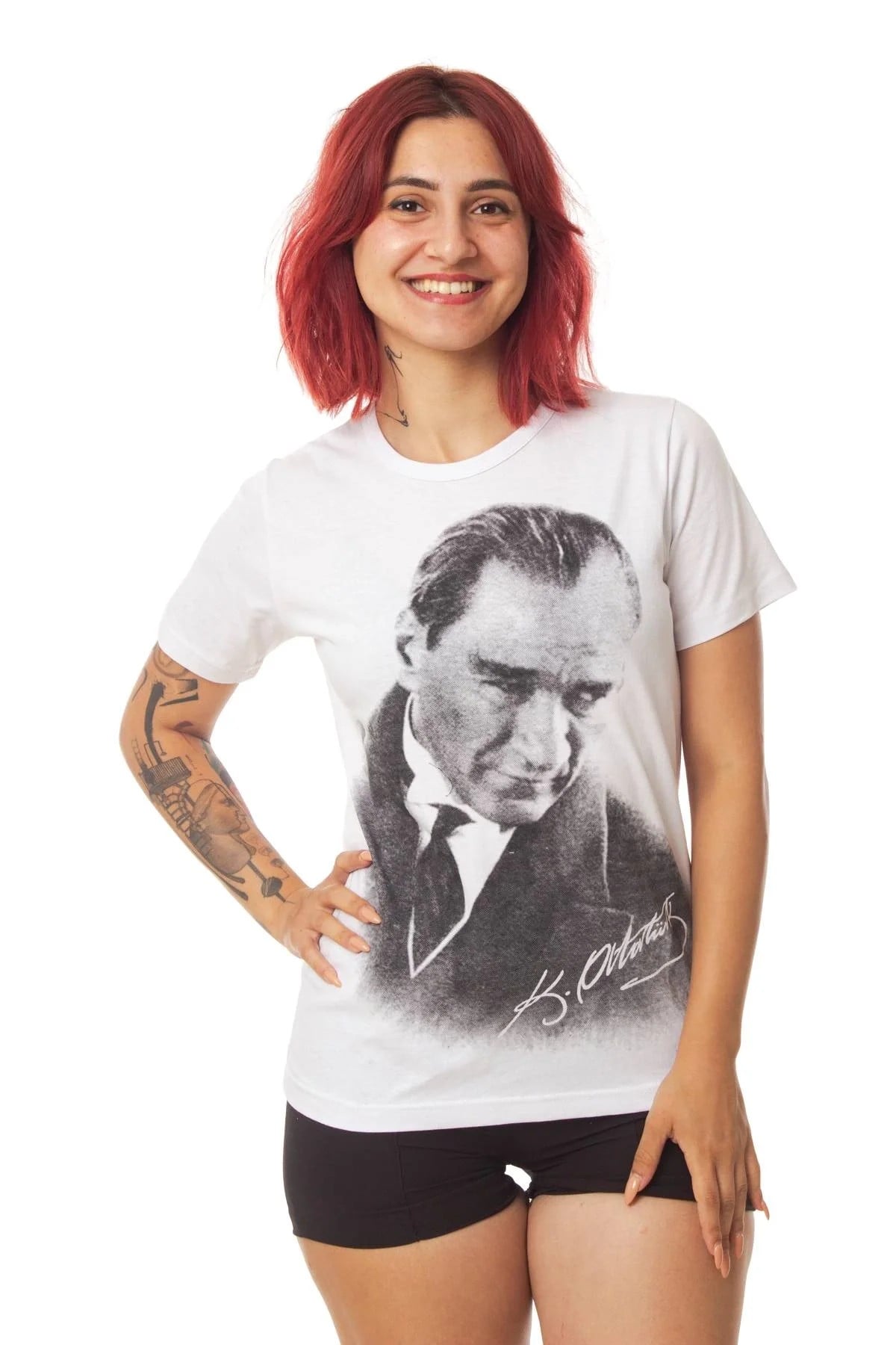 Kisa Kollu Dijital Baskili Beyaz Siyah Ataturk Resimli İmzali Cocuk Tisort