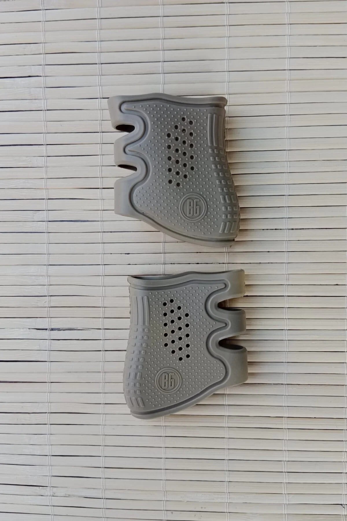 Kum Beji Renkli 9 Mm Tum Silahlara Uyumlu Black Grips Silikon Silah Kabzasi