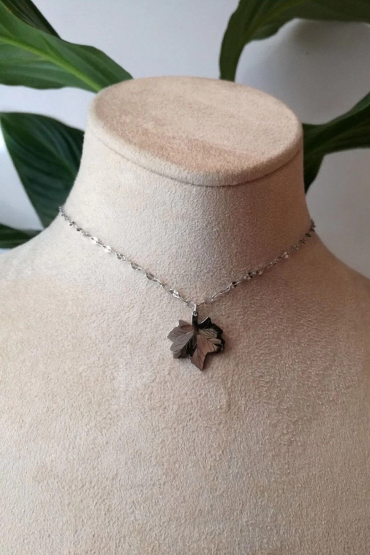 Mese Yaprak Tasarim İnce Silver Zincirli Gumus Renkli Kaliteli Paslanmaz Celik Kolye Stainless Stell