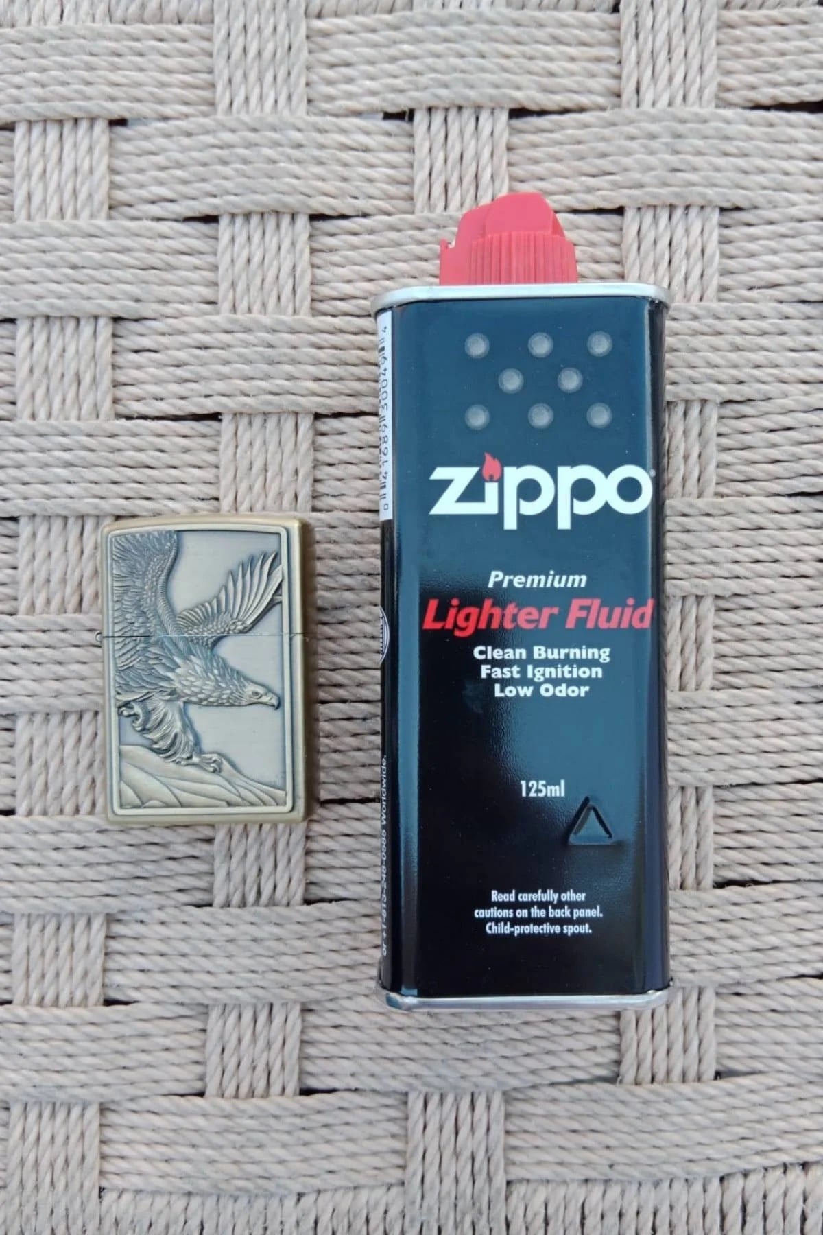 Ozel Tasarim Altin Sarisi Renkli Benzinli Kartal Kabartmali Premium Zippo Cakmak