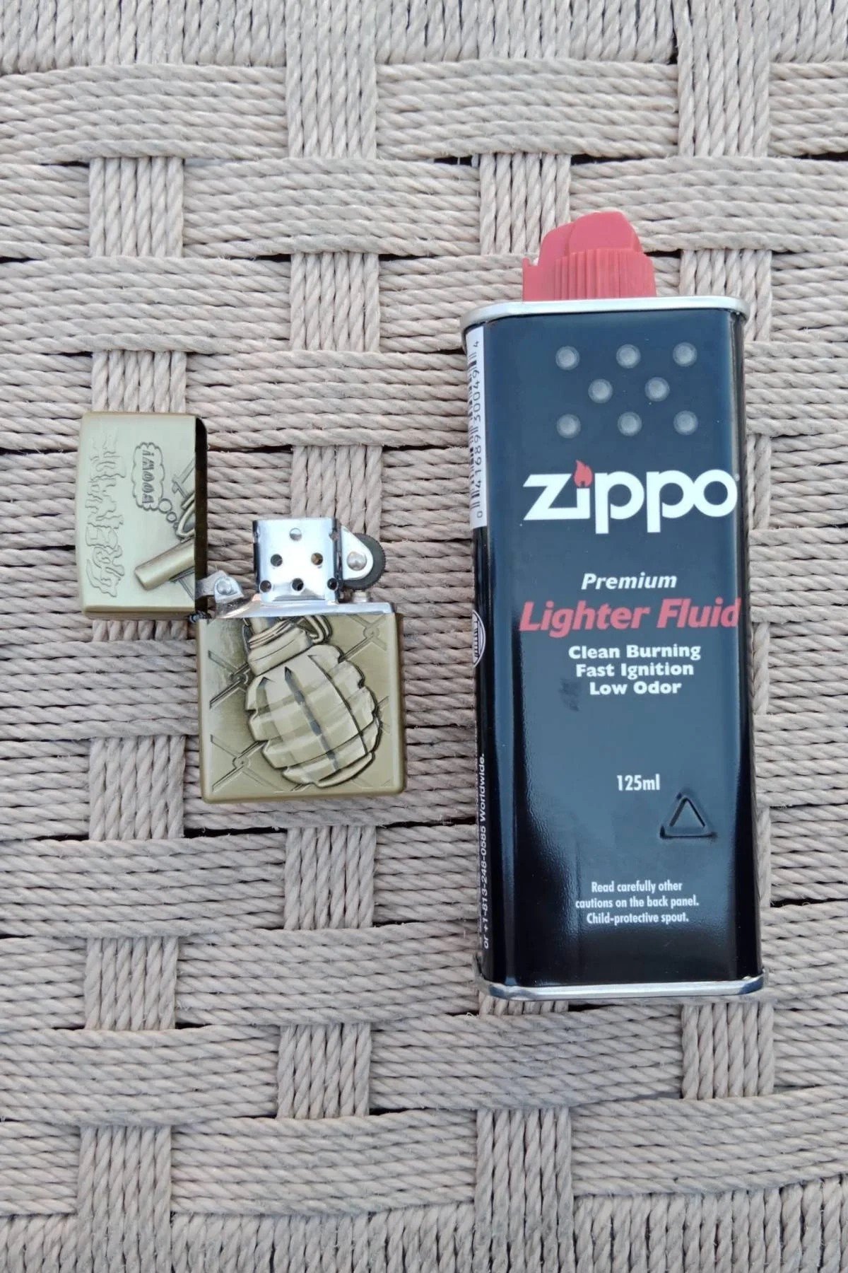 Ozel Tasarim Altin Sarisi Renkli Benzinli Grenade Boom Yazili Kabartmali El Bombasi Desenli Premium Zippo Cakmak