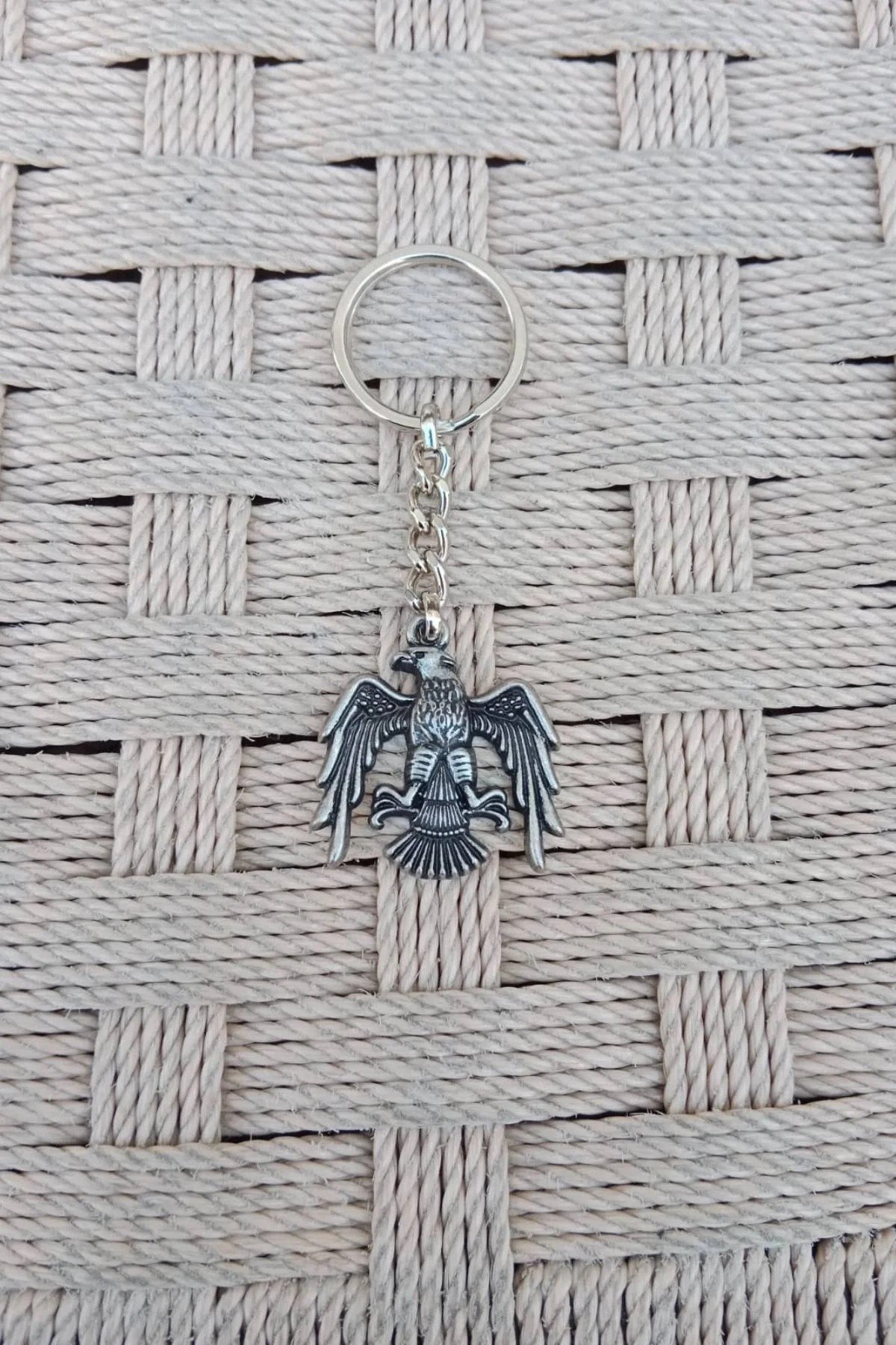 Ozel Tasarim Kartal Dokumlu Kabartmali Metal Anahtarlik