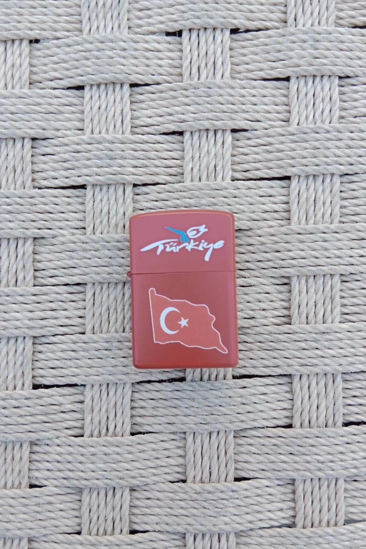 Ozel Tasarim Kirmizi Renkli Benzinli Turkiye Yazili Ayyildiz Bayrakli Zippo Cakmak