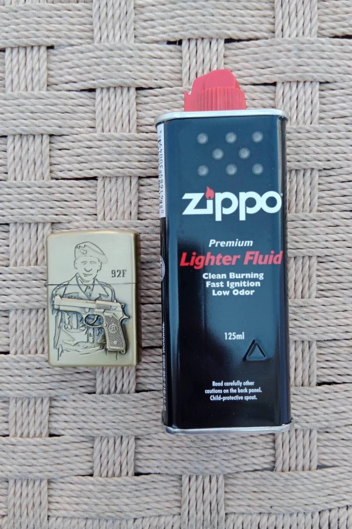 Ozel Tasarim Sari Renkli 92f Tabancali Asker Kabartmali Word A Gun Yazili Mermi Ve Hedef Tahtali Premium Zippo Cakmak