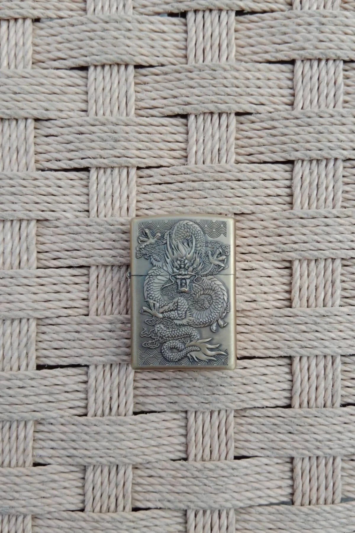 Ozel Tasarim Sari Renkli Benzinli Dragon Kabartmali Zippo Cakmak