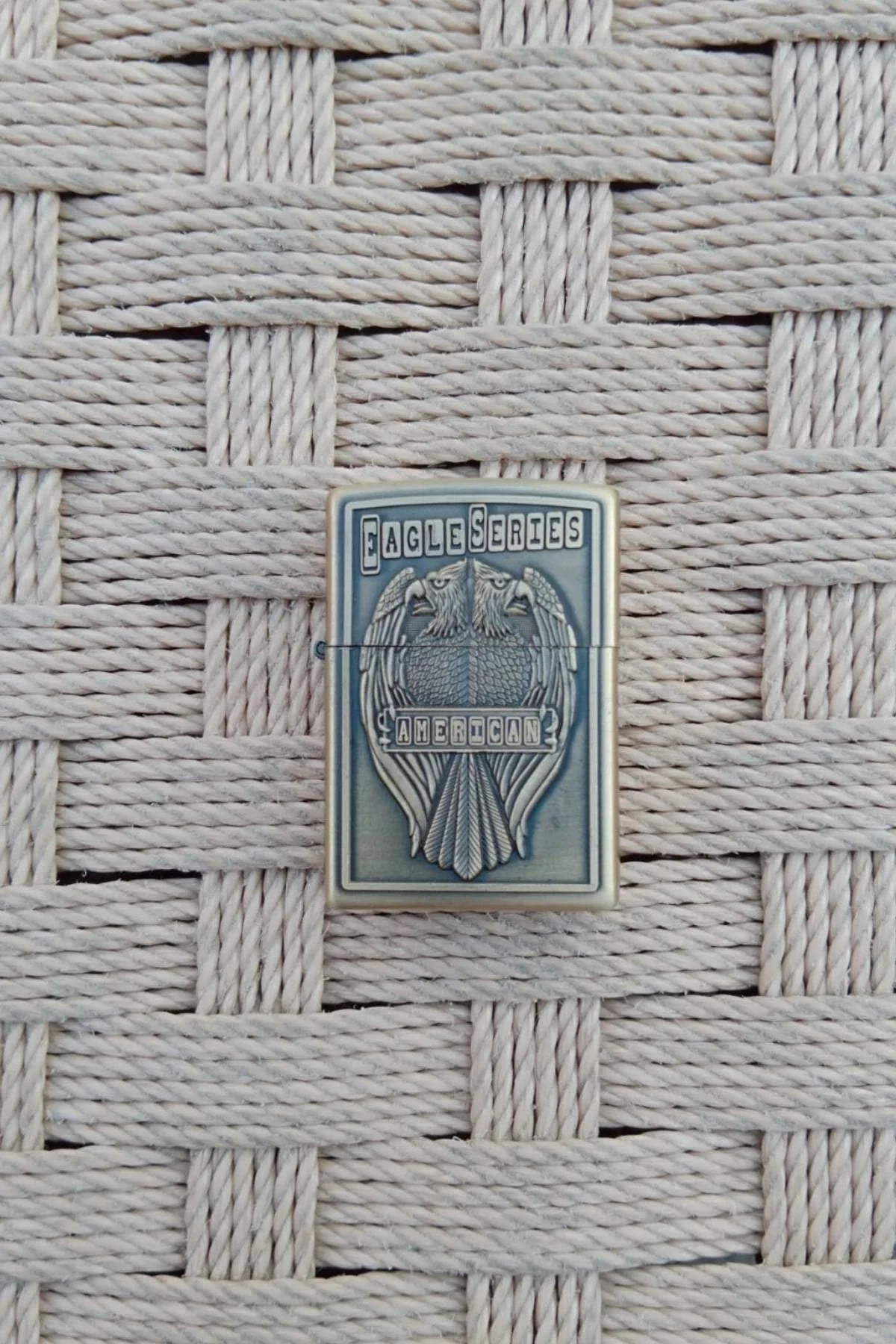 Ozel Tasarim Sari Renkli Cift Basli Eagle Series American Yazili Kabartmali Zippo Cakmak
