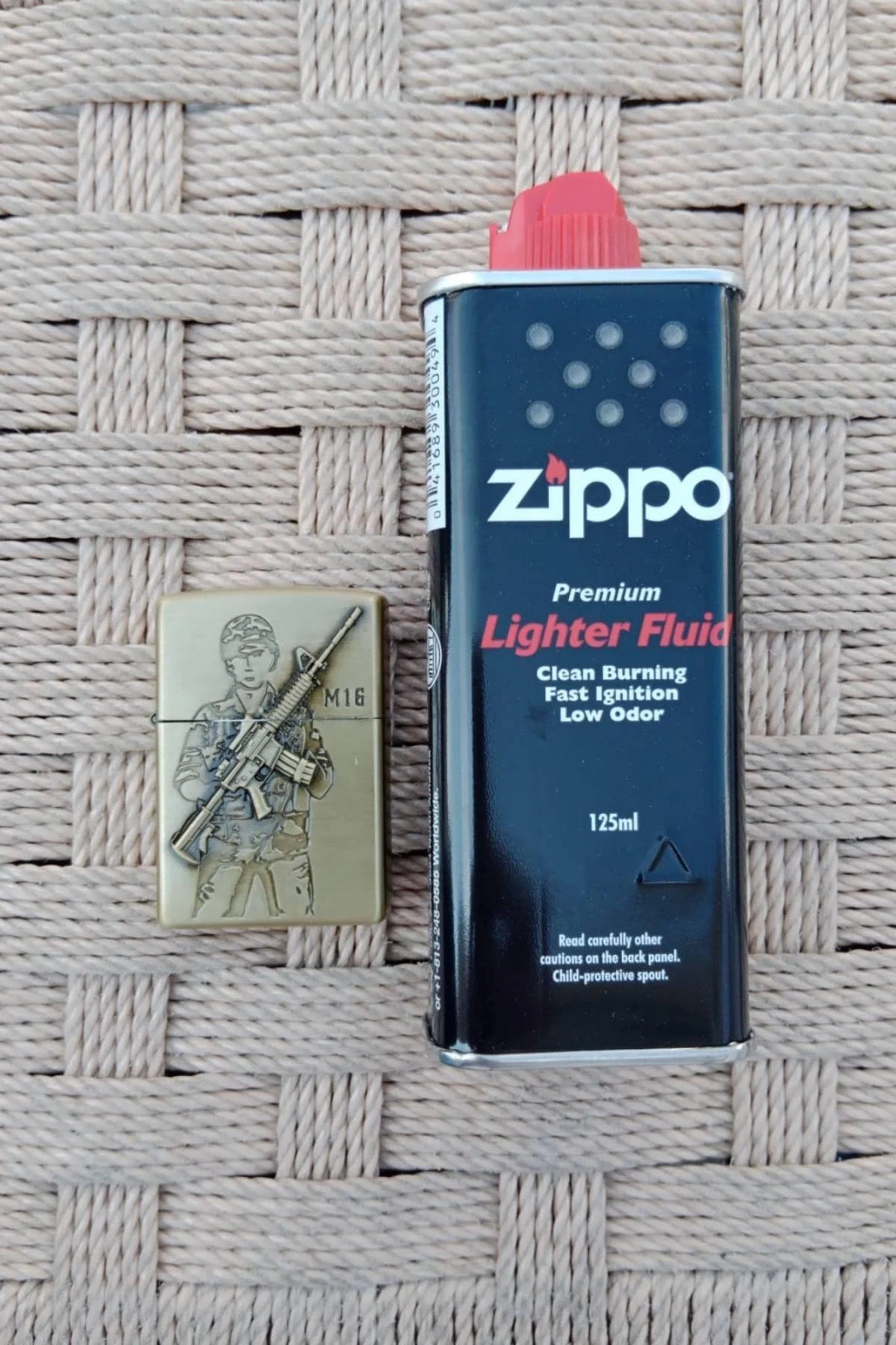 Ozel Tasarim Sari Renkli M16 Tufekli Asker Kabartmali Mermi Ve Hedef Tahtali Premium Zippo Cakmak