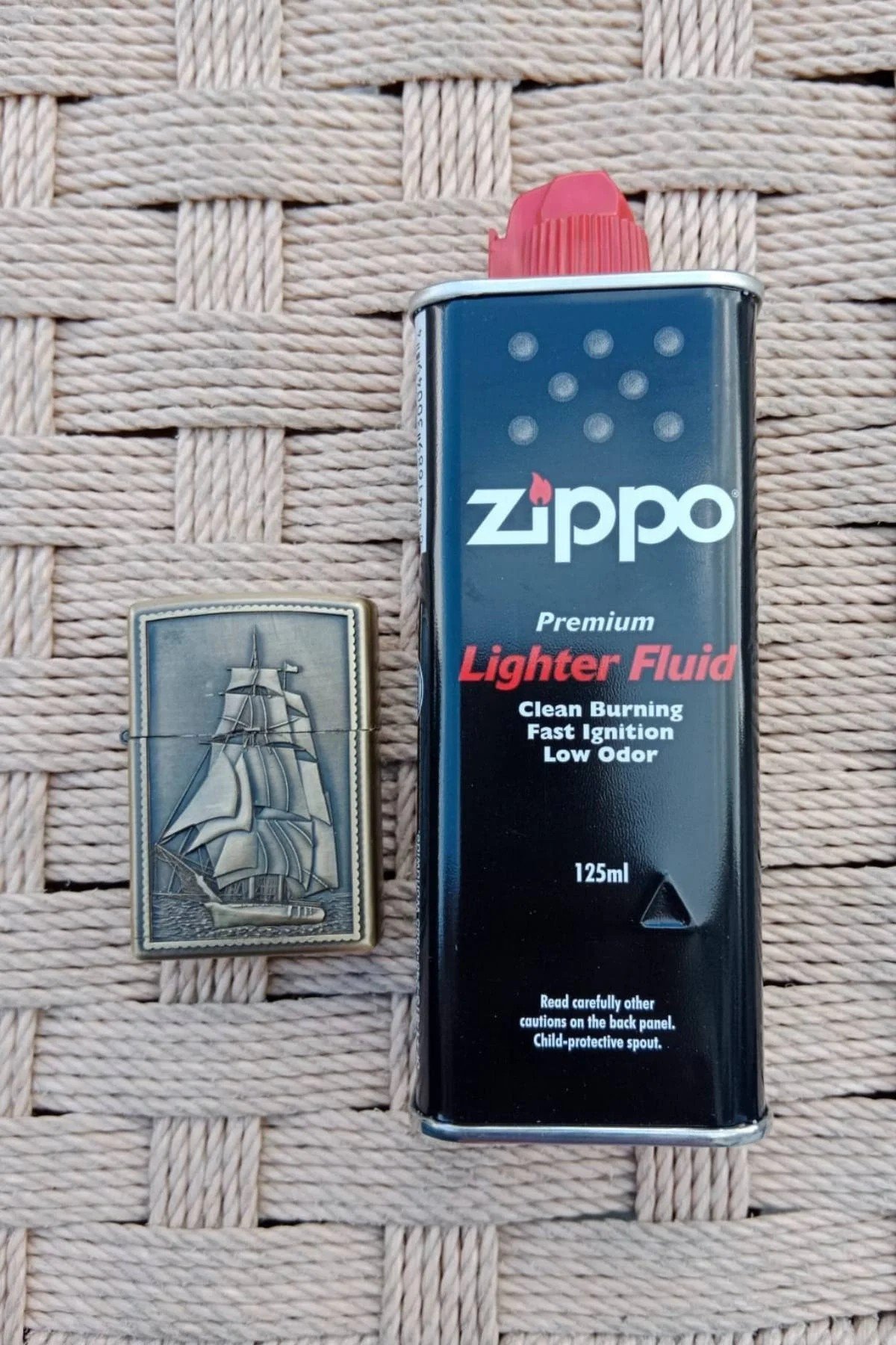 Ozel Tasarim Sari Renkli Savas Gemili Kabartmali Premium Zippo Cakmak