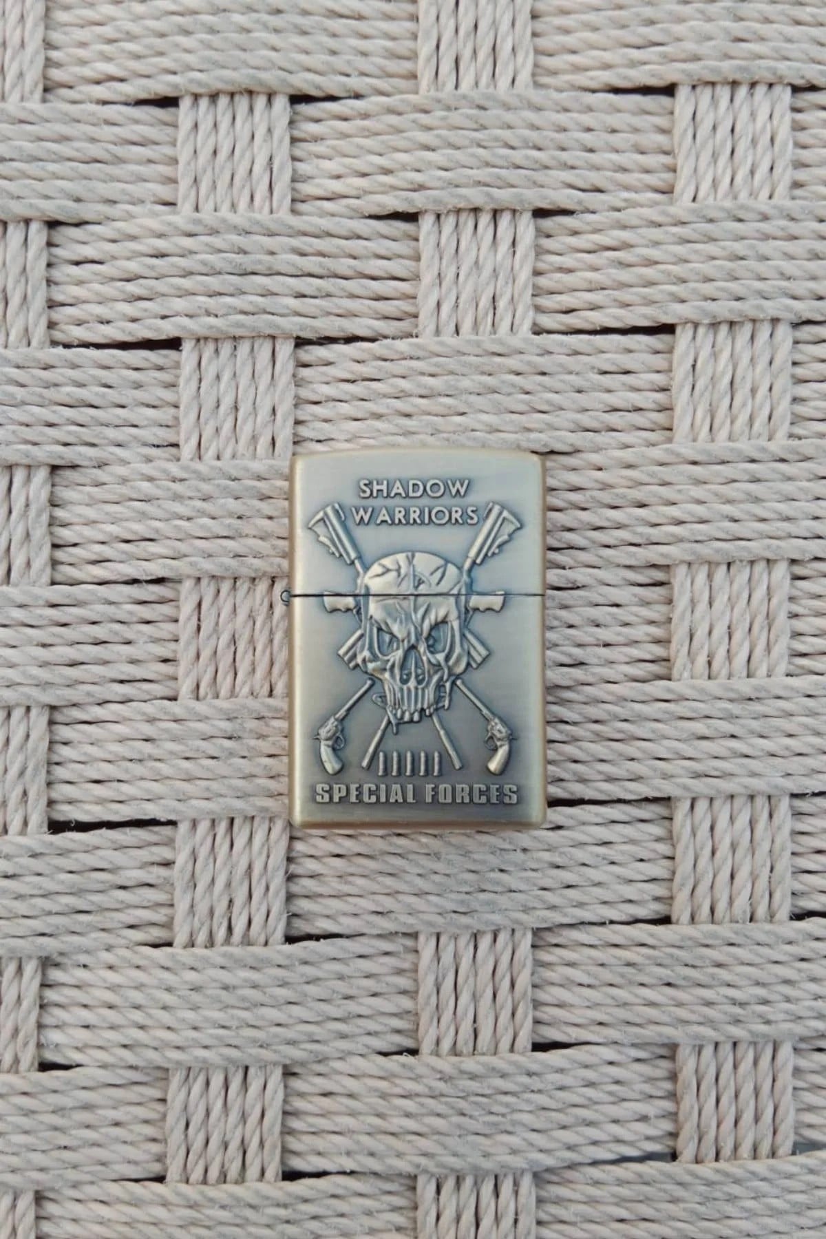 Ozel Tasarim Sari Renkli Shadow Warriors Special Forces Yazili Kabartmali Zippo Cakmak