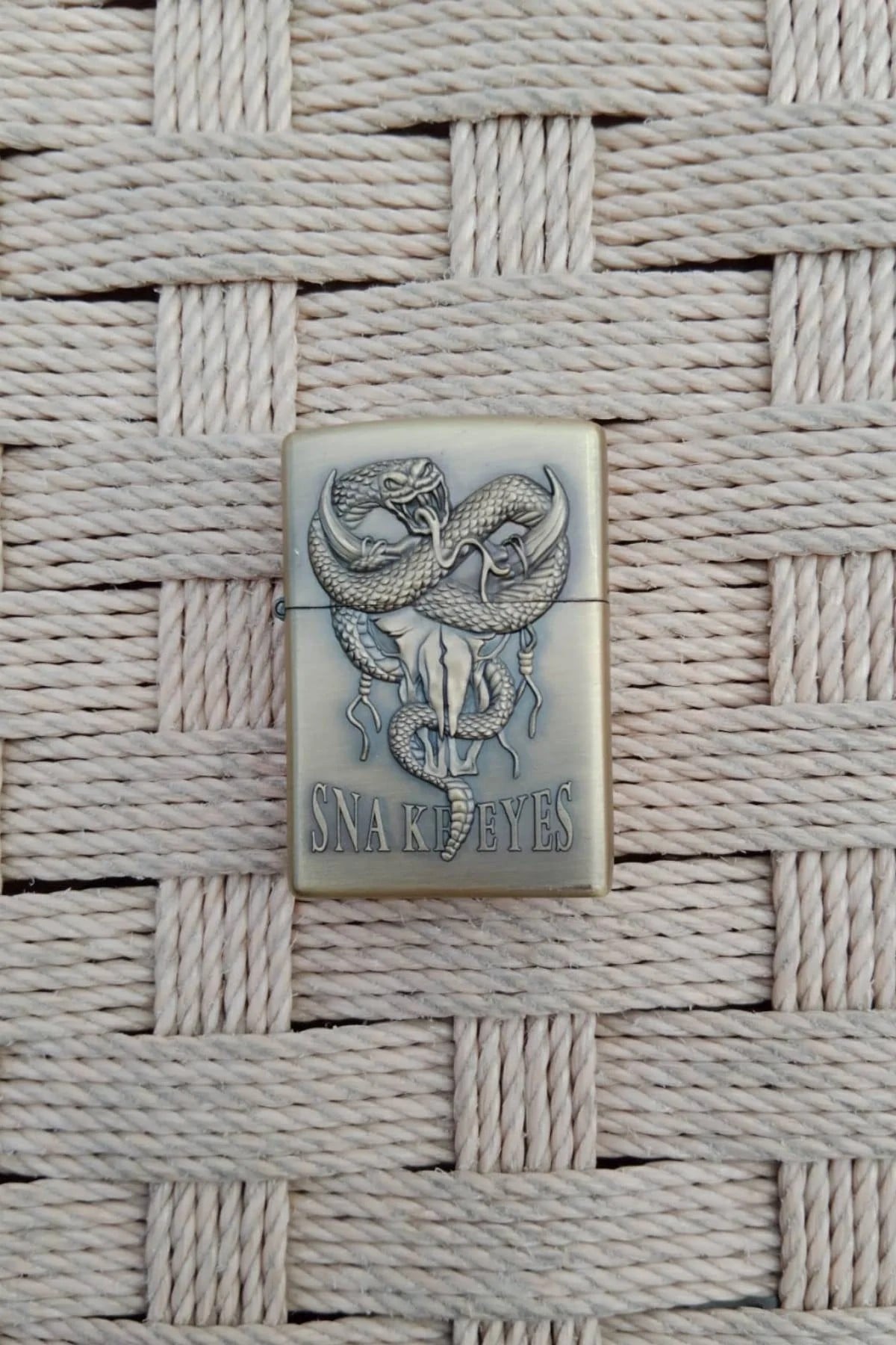 Ozel Tasarim Sari Renkli Snake Eyes Yazili Kabartmali Zippo Cakmak