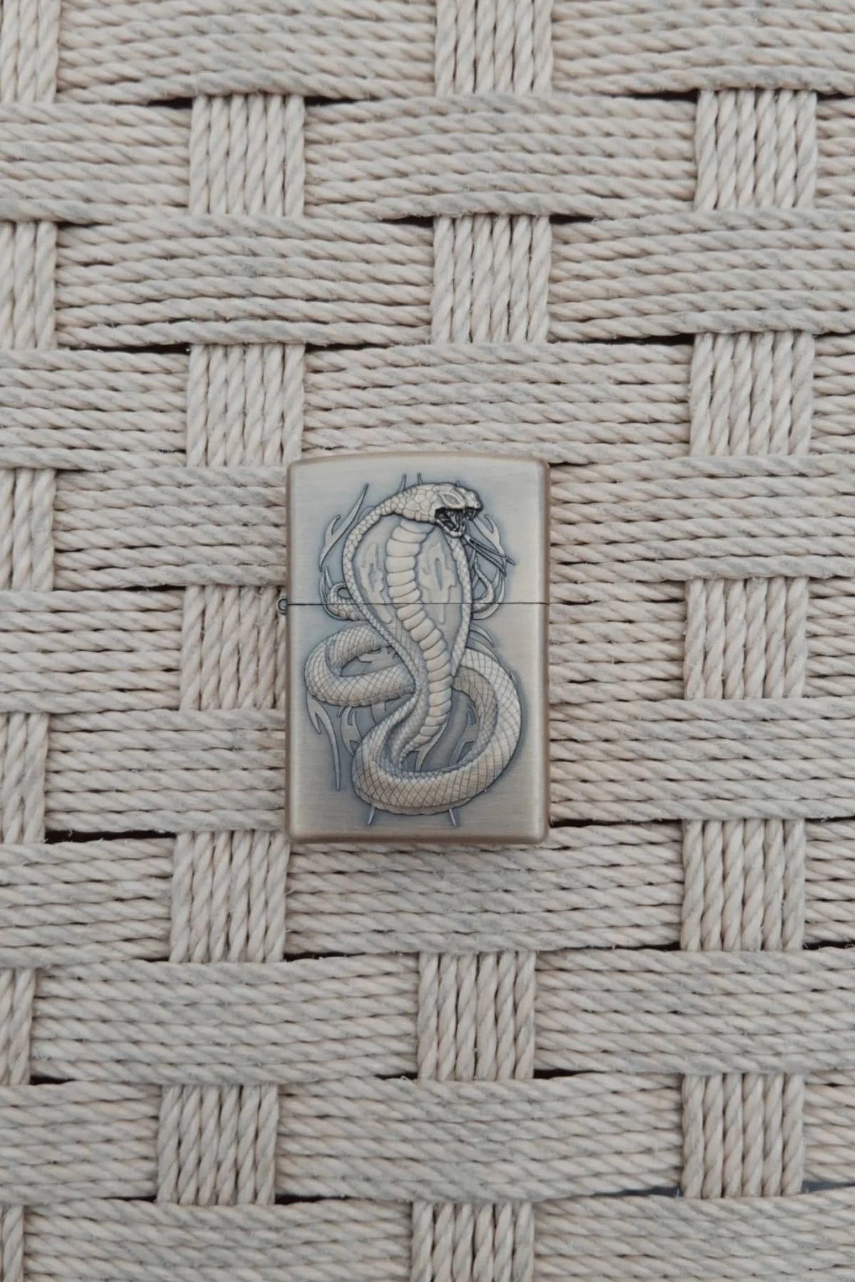 Ozel Tasarim Sari Renkli Snake Kobra Yilan Kabartmali Zippo Cakmak