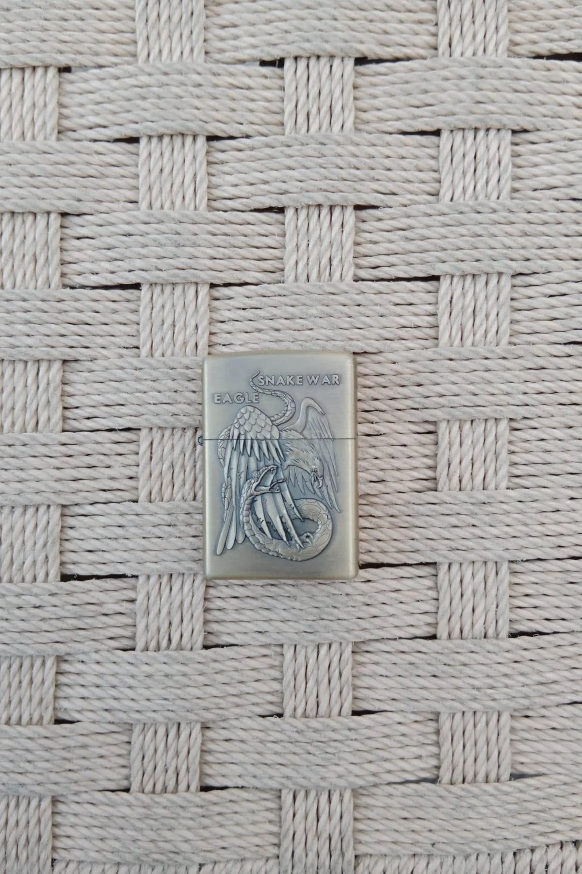 Ozel Tasarim Sari Renkli Snake War Eagle Yazili Kabartmali Zippo Cakmak