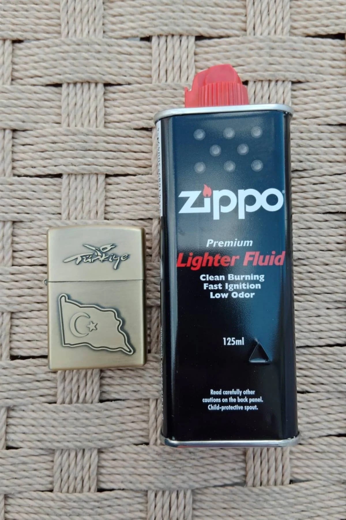 Ozel Tasarim Sari Renkli Turkiye Yazili Dalgalanan Bayrak Kabartmali Premium Zippo Cakmak