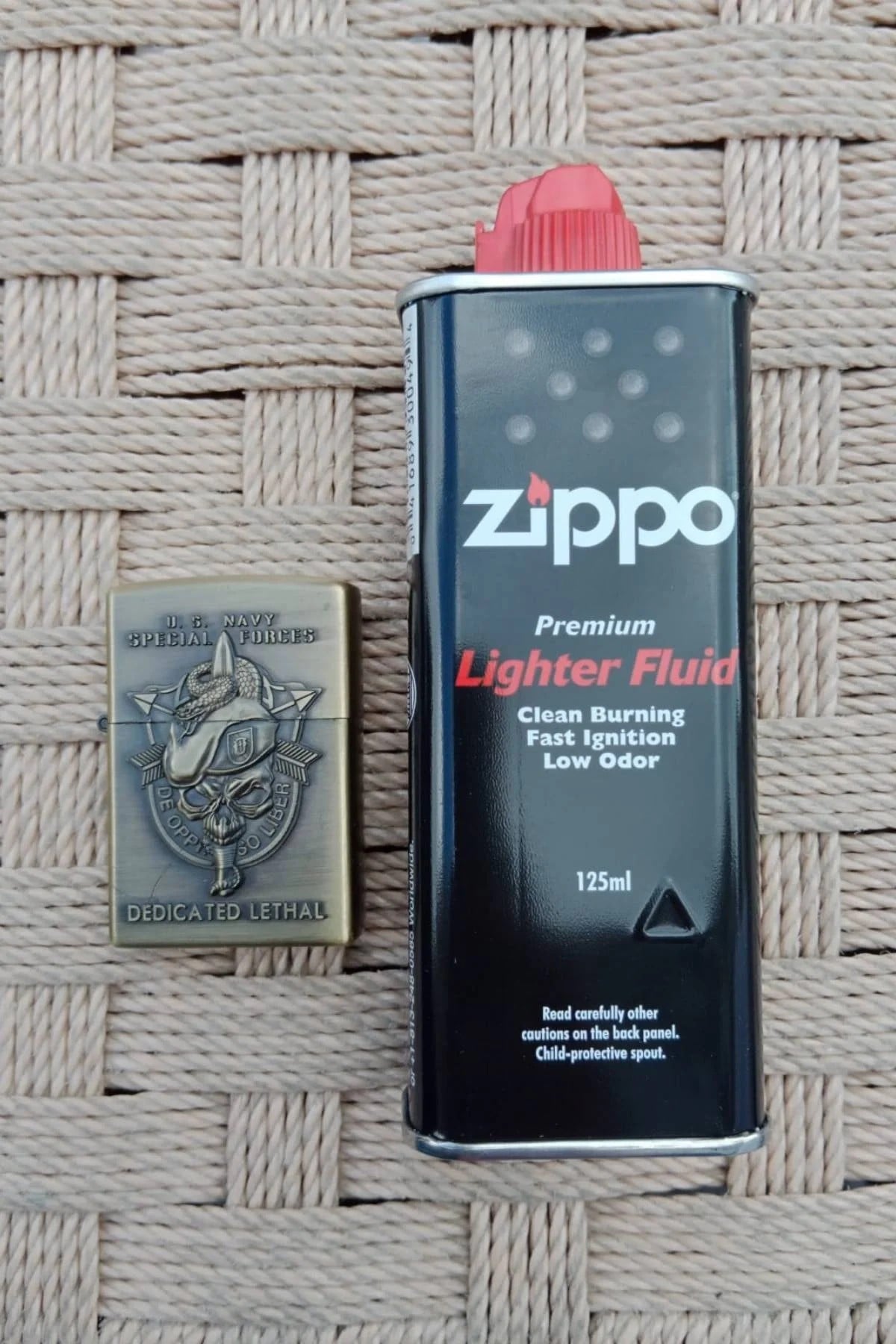 Ozel Tasarim Sari Renkli U.s Navy Special Forces Dedicated Lethal Yazili Kabartmali Premium Zippo Cakmak