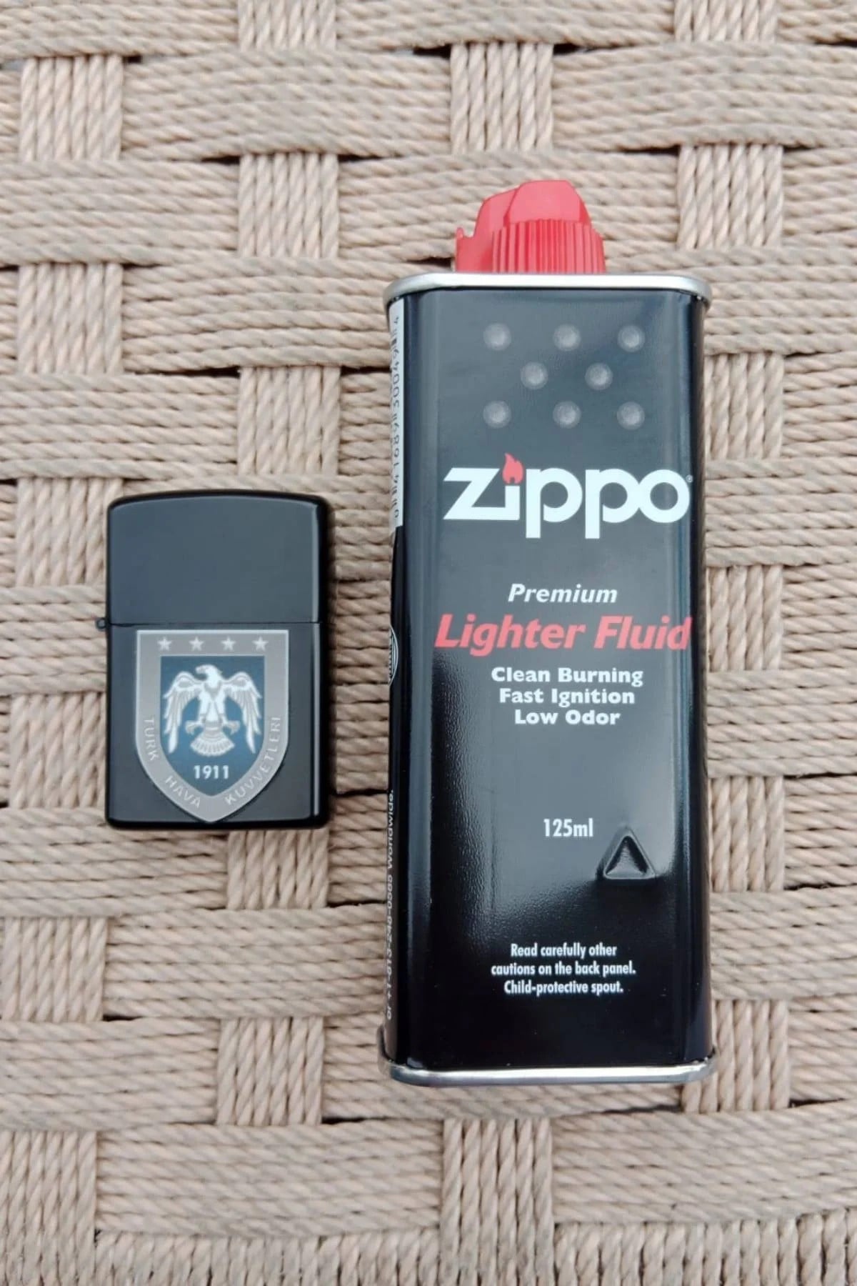 Ozel Tasarim Siyah Renkli Hava Kuvvetleri Amblemli Benzinli Premium Zippo Cakmak