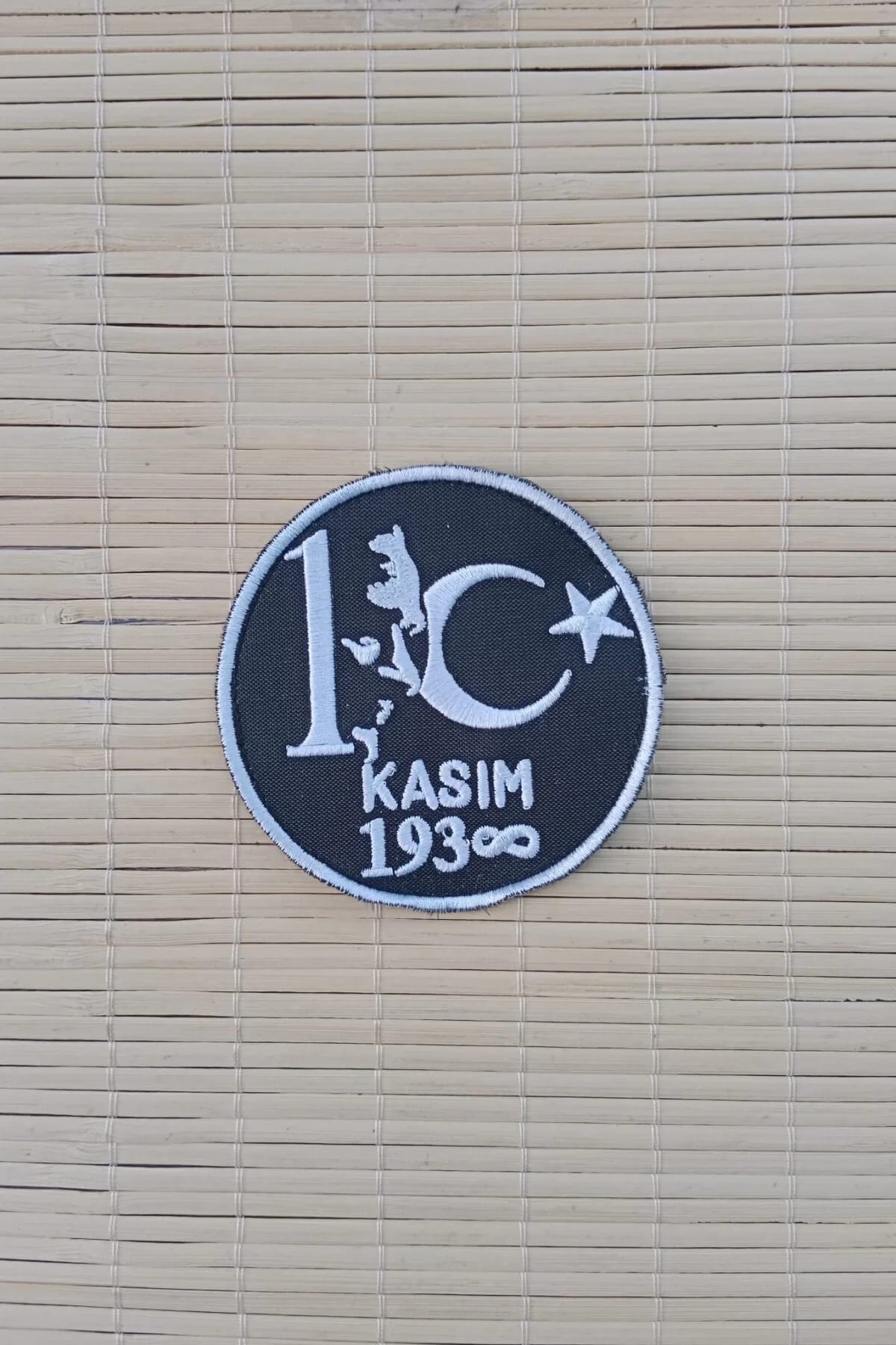 Siyah Beyaz Renkli 10 Kasim 1938 Ataturk Siluetli Nakis İslemeli Arma Patch Pec