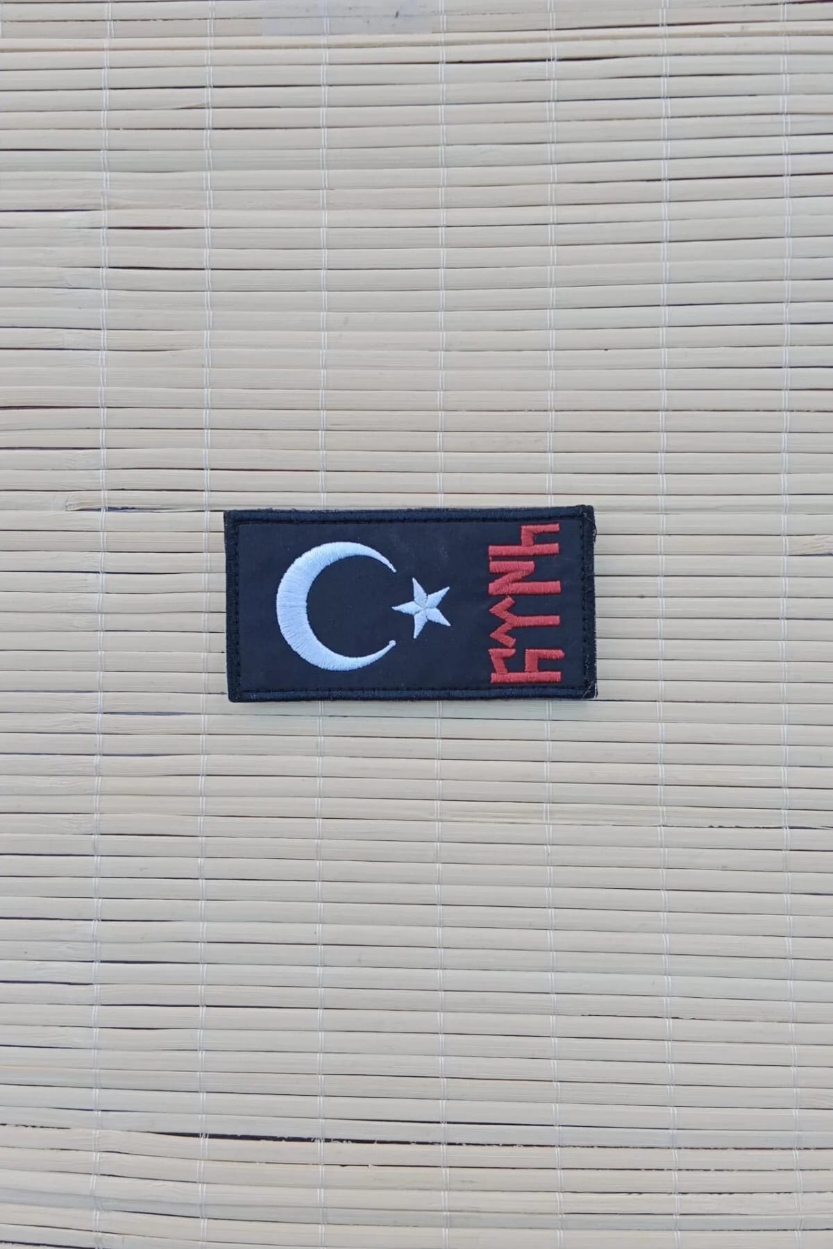 Siyah Zemin Beyaz Kirmizi Nakis İslemeli Eski Turkce Turk Yazili Arma Patch Pec
