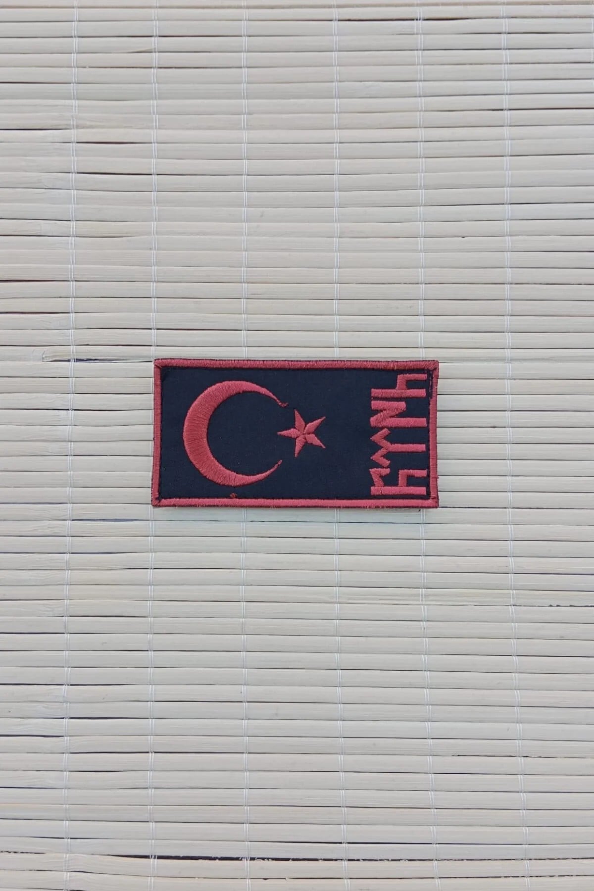 Siyah Zemin Kirmizi Nakis İslemeli Eski Turkce Turk Yazili Arma Patch Pec