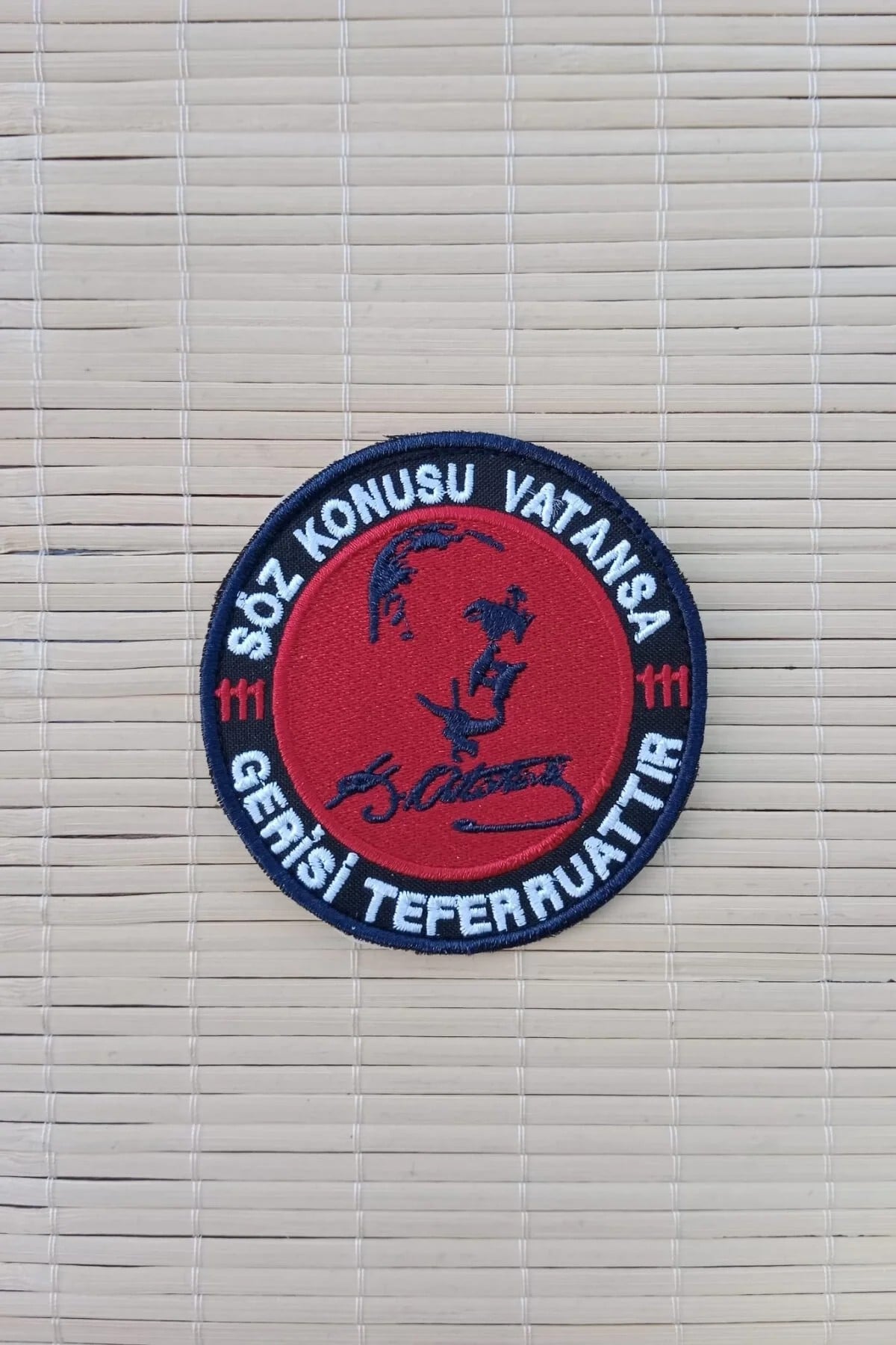 Soz Konusu Vatansa Gerisi Teferruattir Yazili Mustafa Kemal Ataturk İmzali Siluetli Nakis İslemeli Arma Patch Pec