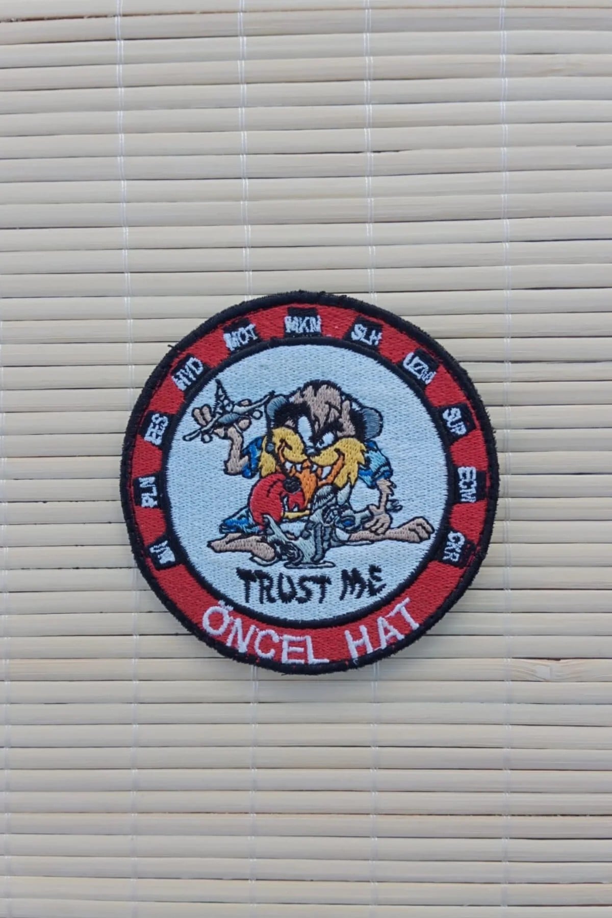 Trust Me Oncel Hat Yazili Nakis İslemeli Arma Pec Patch