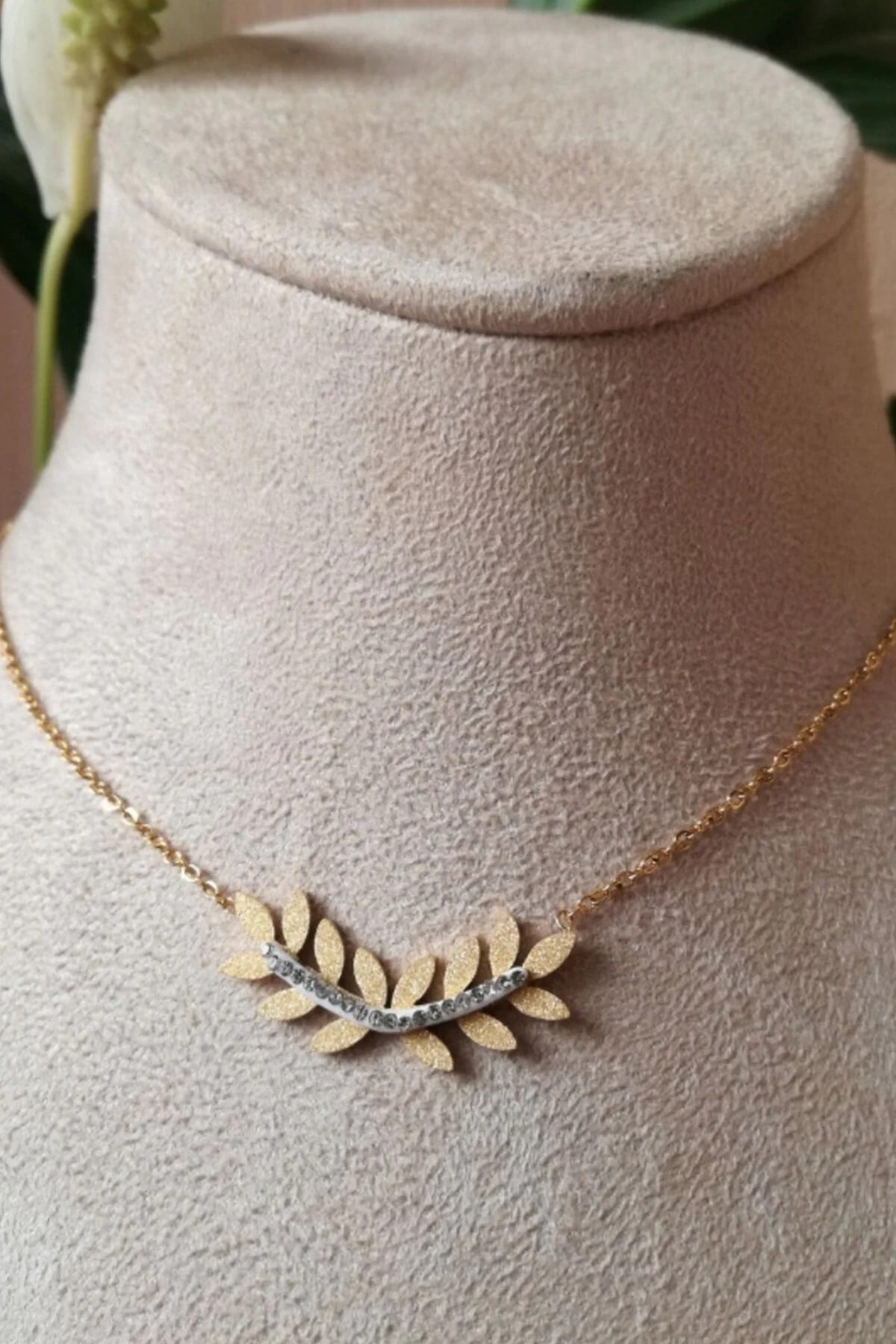 Yaprakli Tasarim İnce Gold Zincirli Altin Renkli Zirkon Tasli Kaliteli Paslanmaz Celik Kolye Stainless Stell