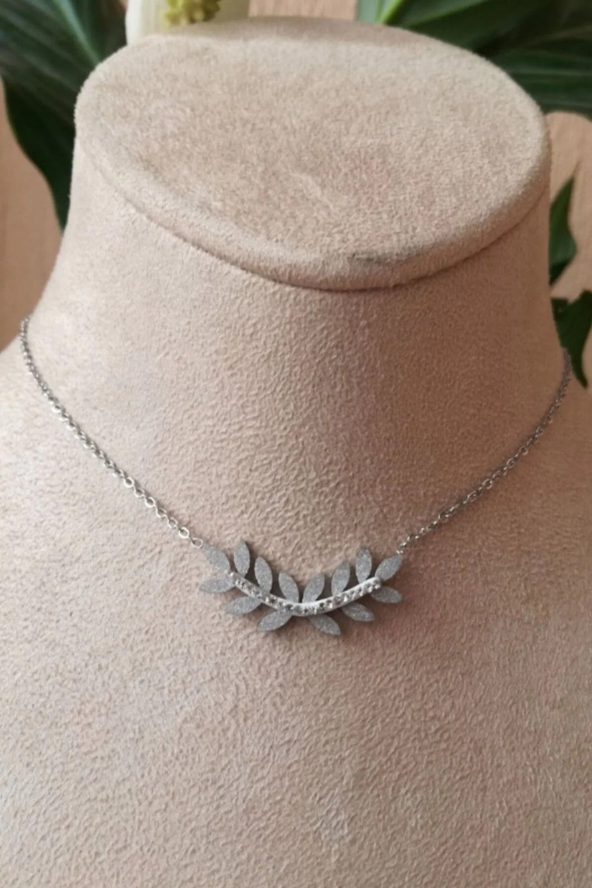 Yaprakli Tasarim İnce Silver Zincirli Gumus Renkli Zirkon Tasli Kaliteli Paslanmaz Celik Kolye Stainless Stell