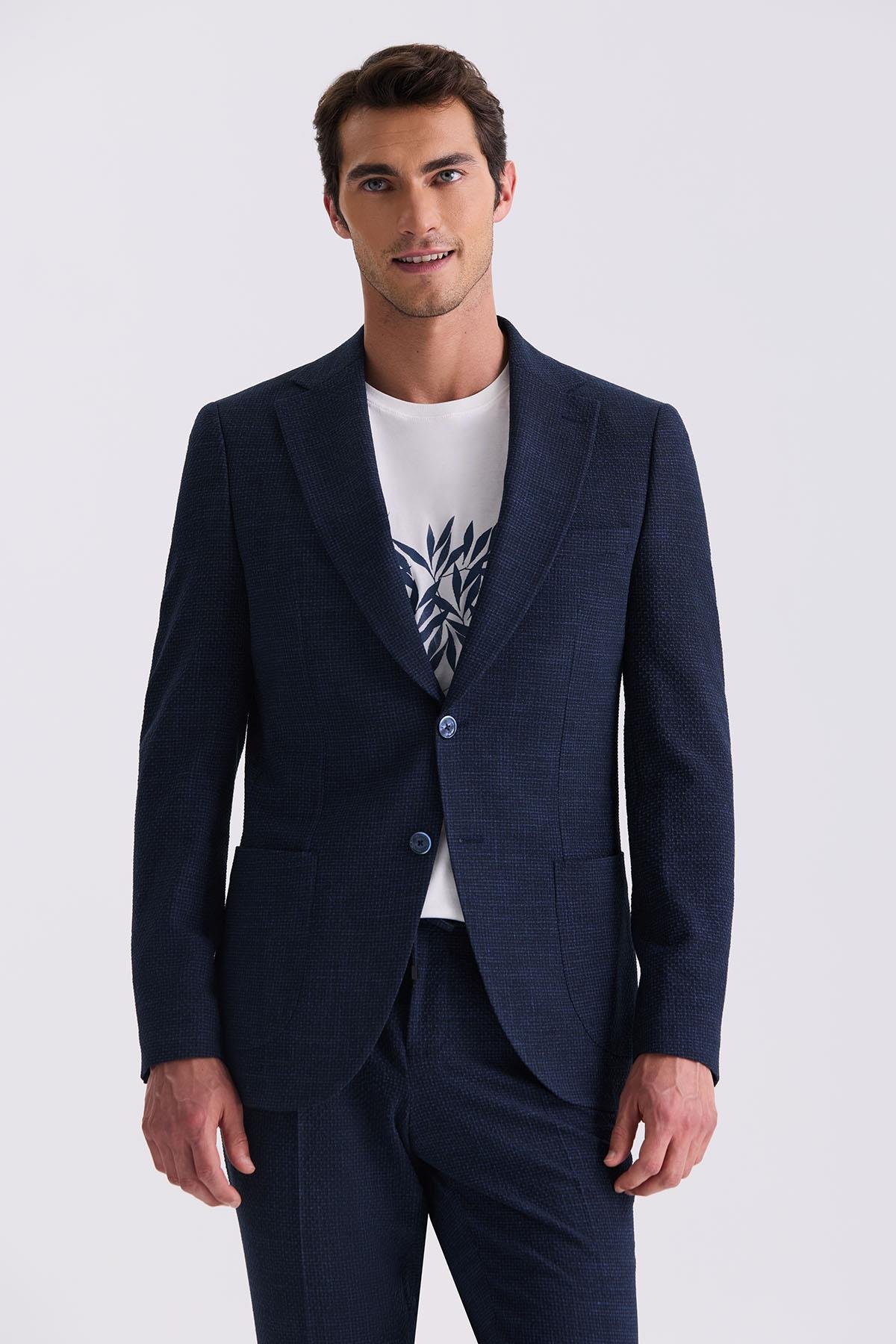 Dar Kalıp - Slim Fit Serili Takım Elbise-Jakamen  Sivri Yaka  Serili• Takım ElbiseJakamen