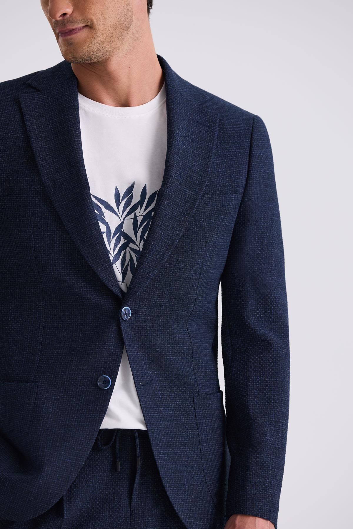 Dar Kalıp - Slim Fit Serili Takım Elbise-Jakamen  Sivri Yaka  Serili• Takım ElbiseJakamen