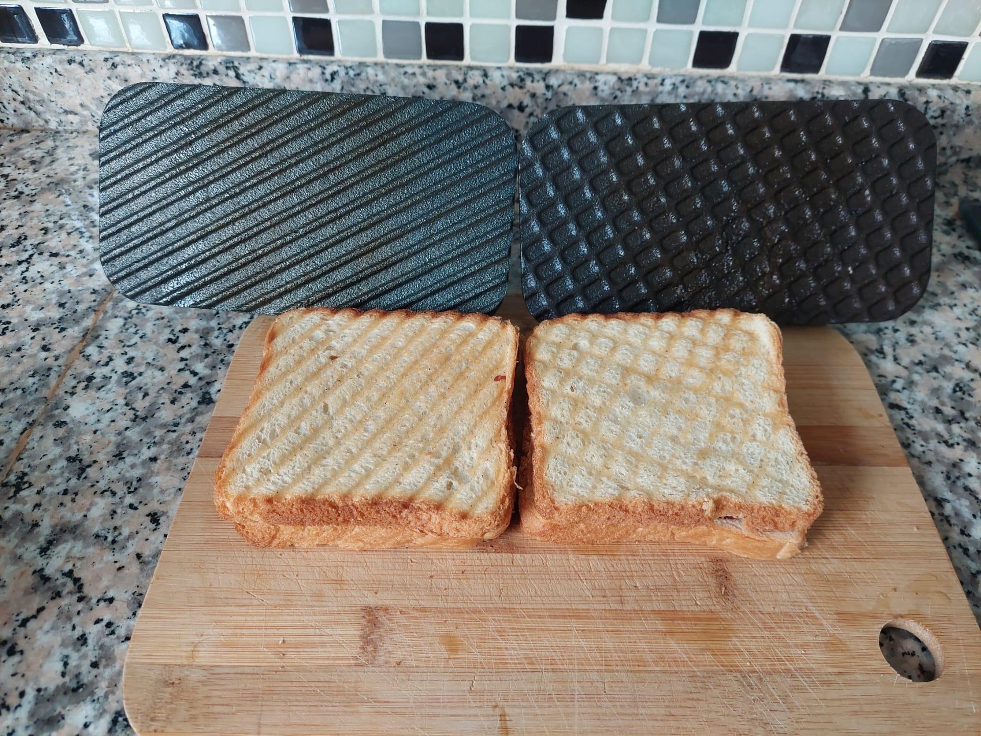 Remta Döküm Tost Ütüsü Kareli Desen